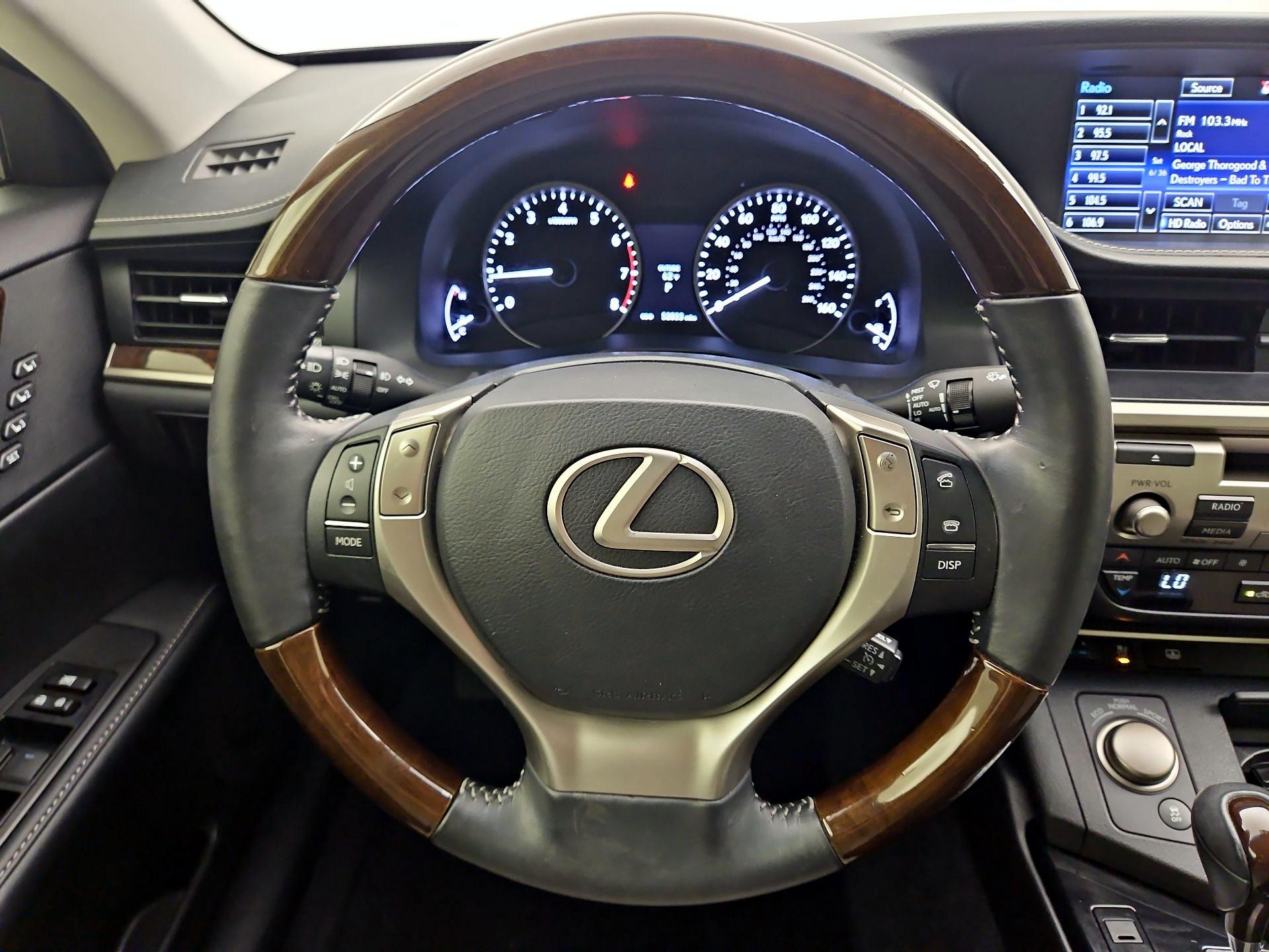 Thumbnail: 2015 Lexus ES - 10