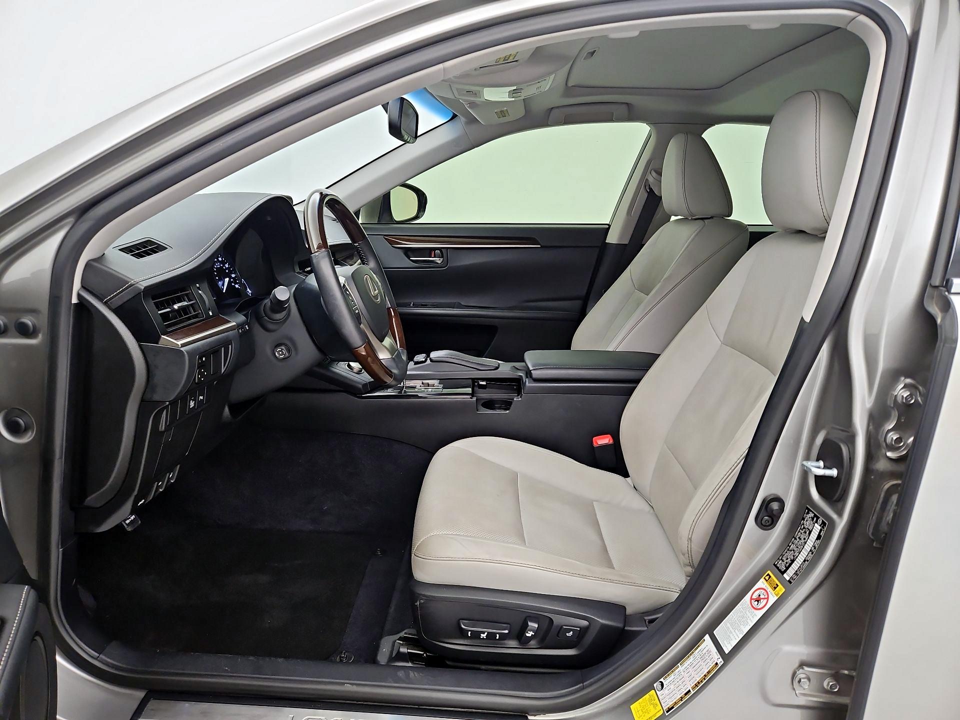 Thumbnail: 2015 Lexus ES - 11
