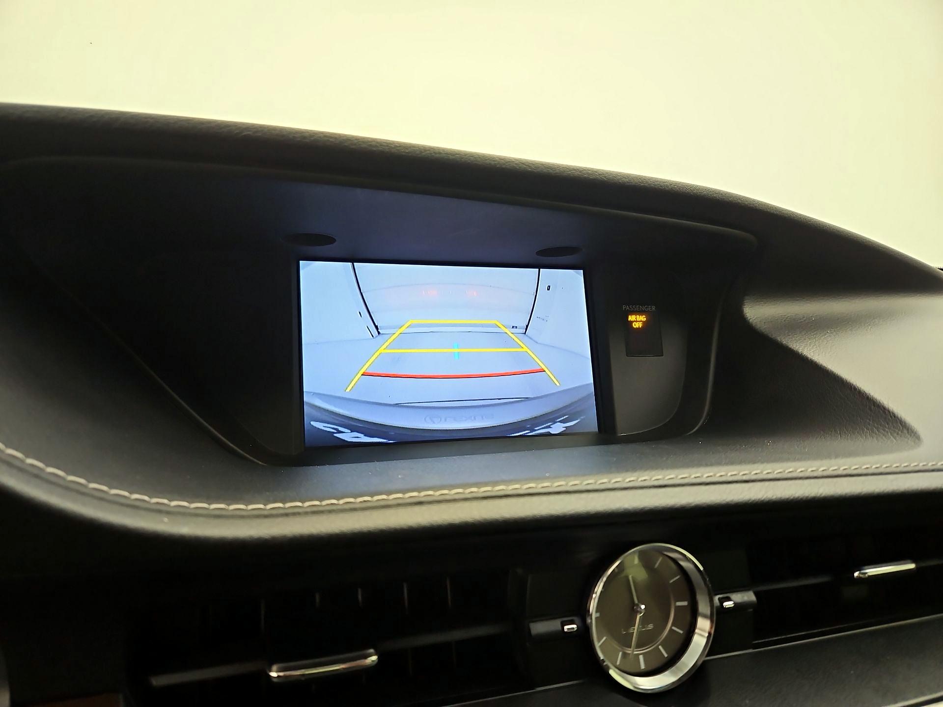Thumbnail: 2015 Lexus ES - 14