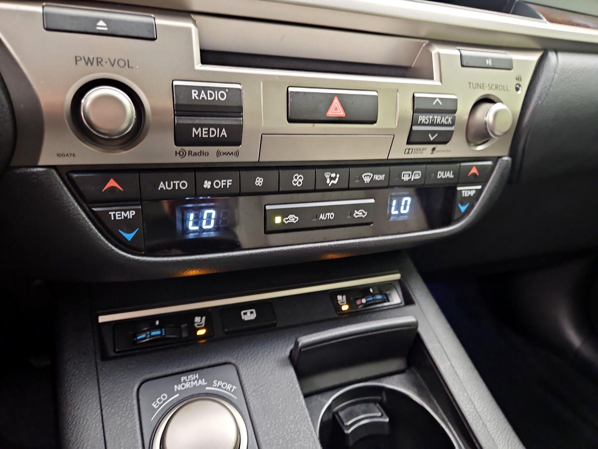 Thumbnail: 2015 Lexus ES - 16