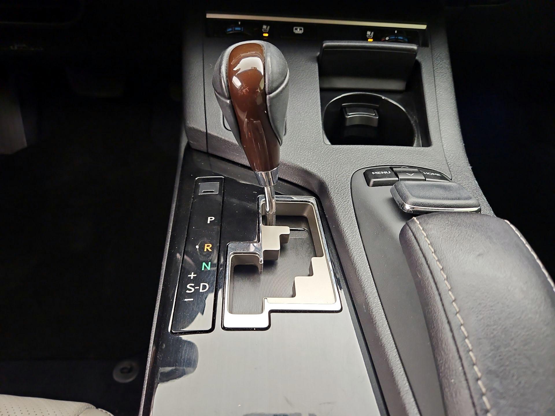 Thumbnail: 2015 Lexus ES - 17
