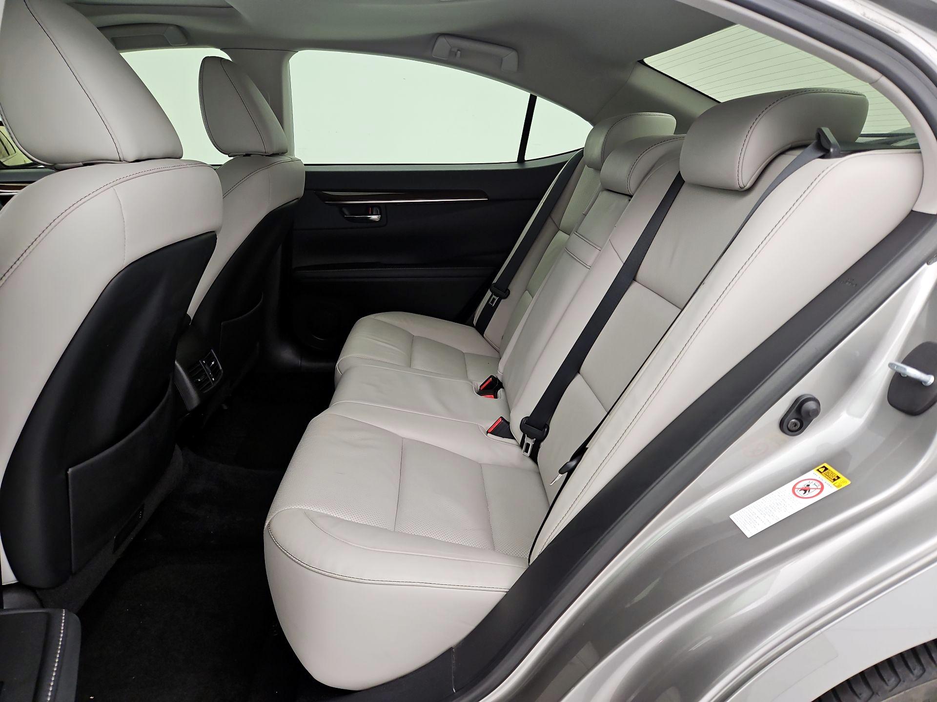 Thumbnail: 2015 Lexus ES - 20