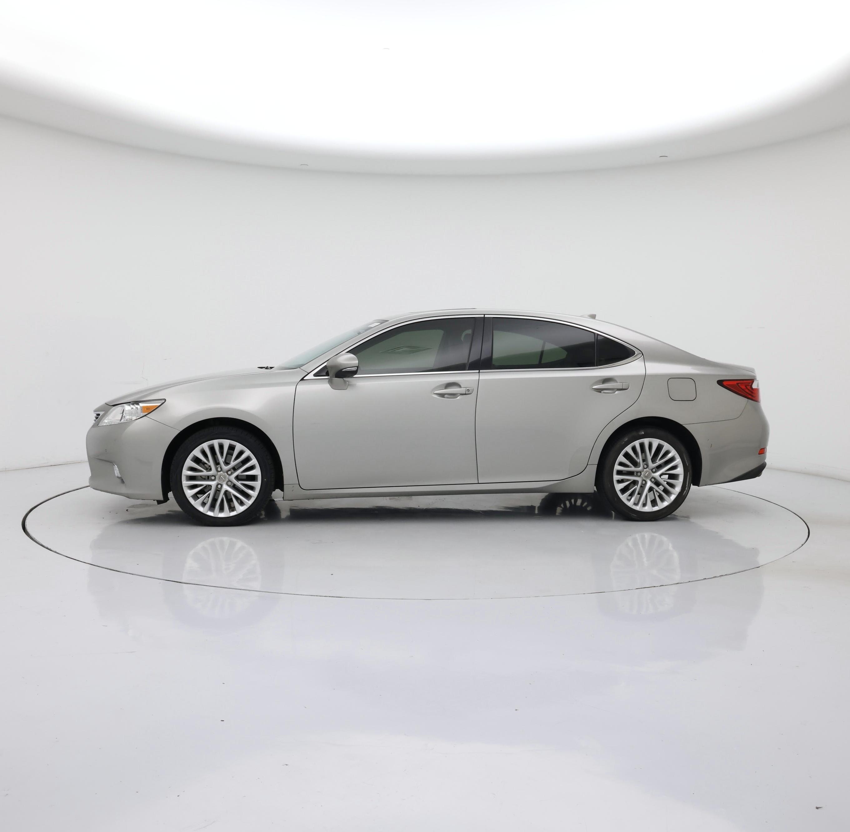 Thumbnail: 2015 Lexus ES - 3