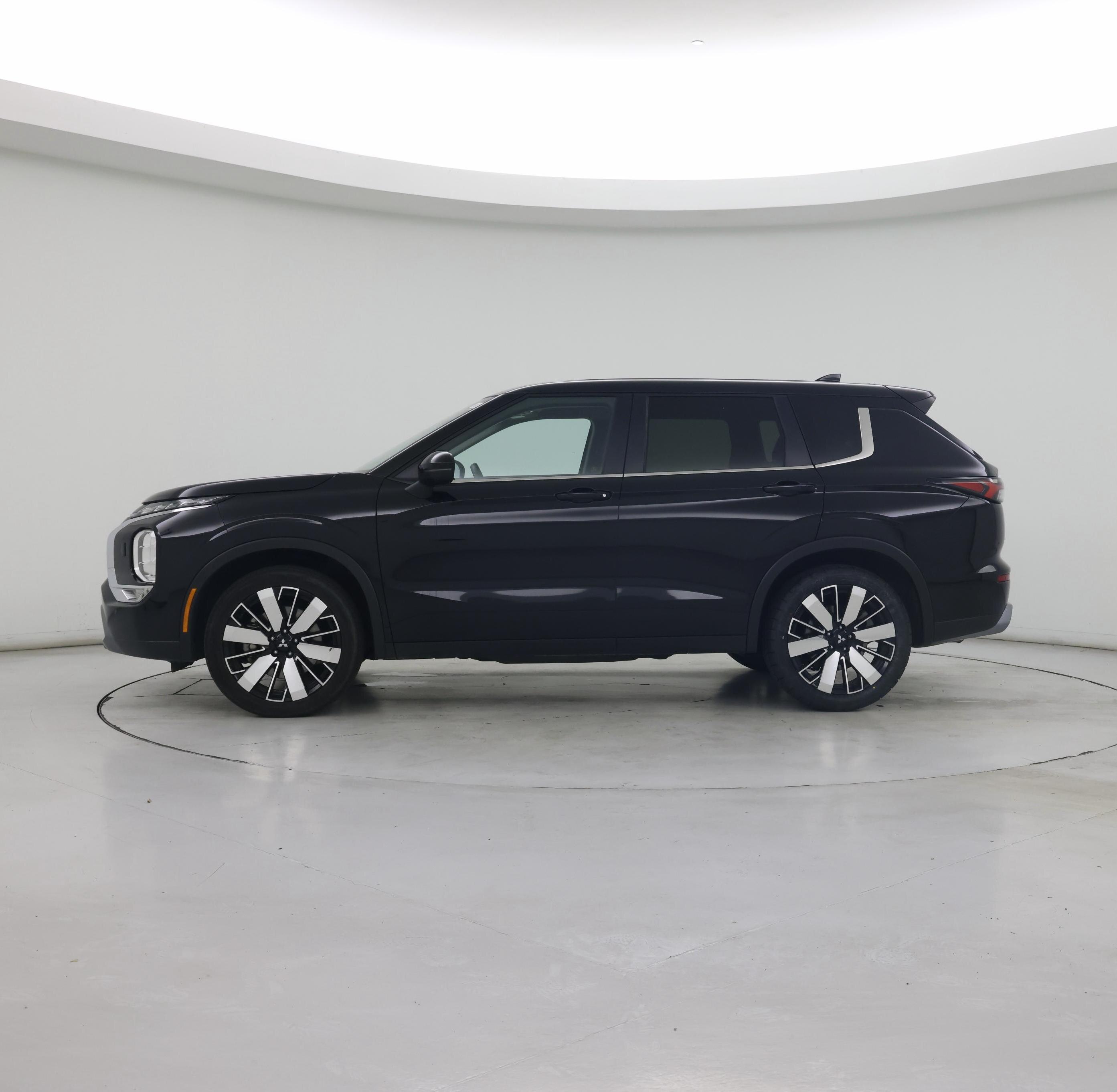 Thumbnail: 2025 Mitsubishi Outlander - 3
