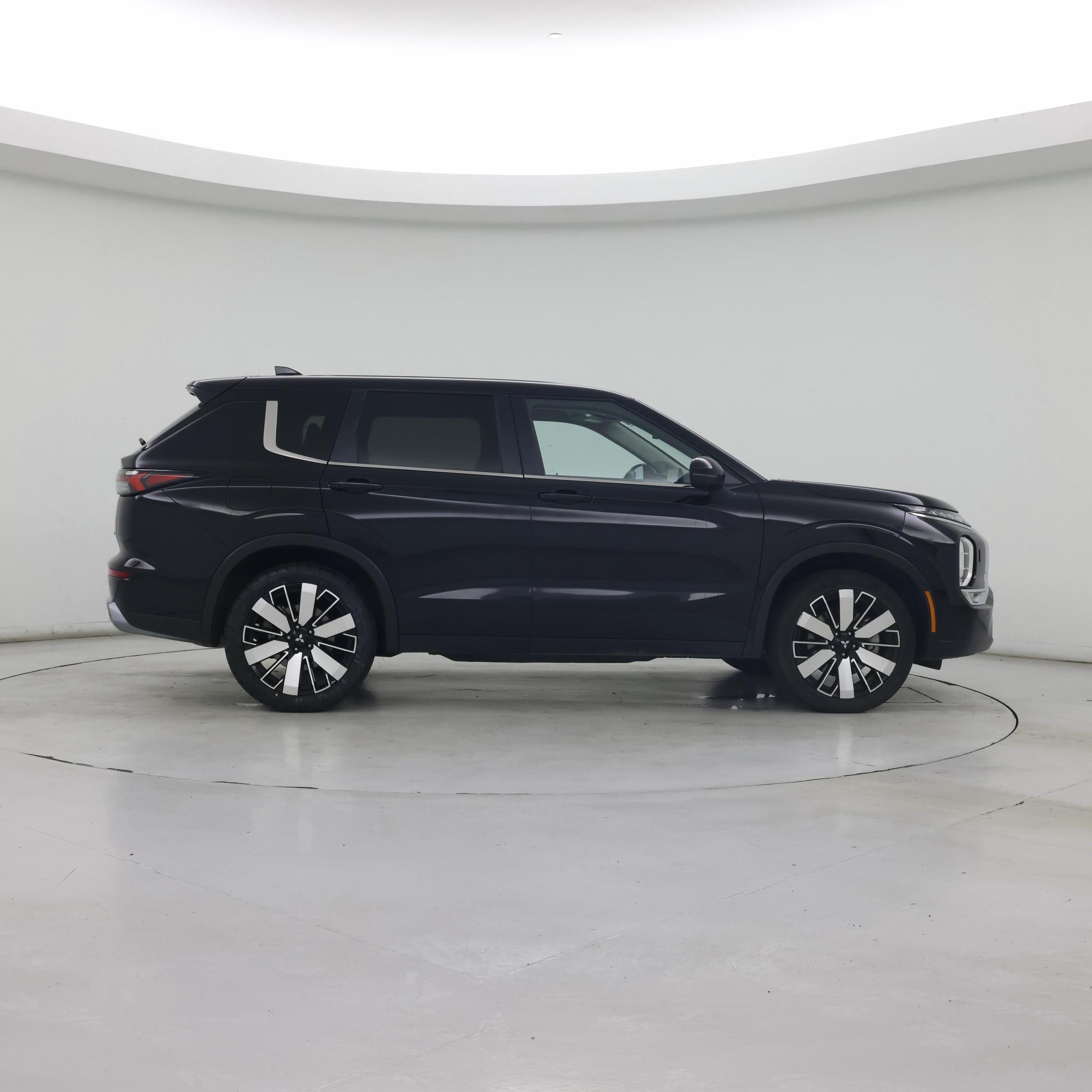 Thumbnail: 2025 Mitsubishi Outlander - 7
