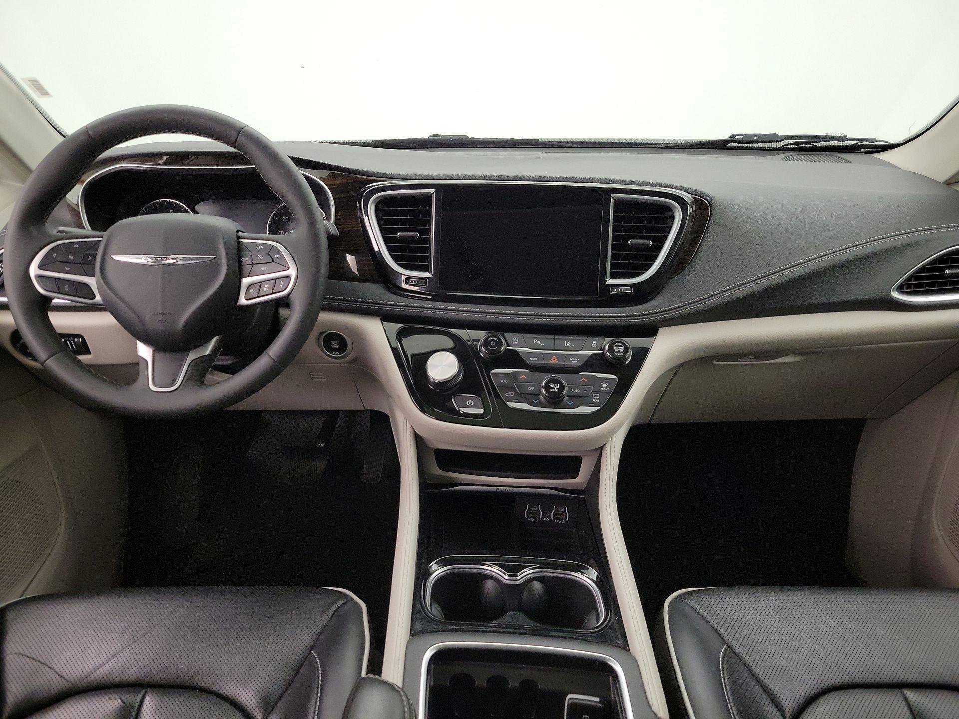 Thumbnail: 2024 Chrysler Pacifica - 9