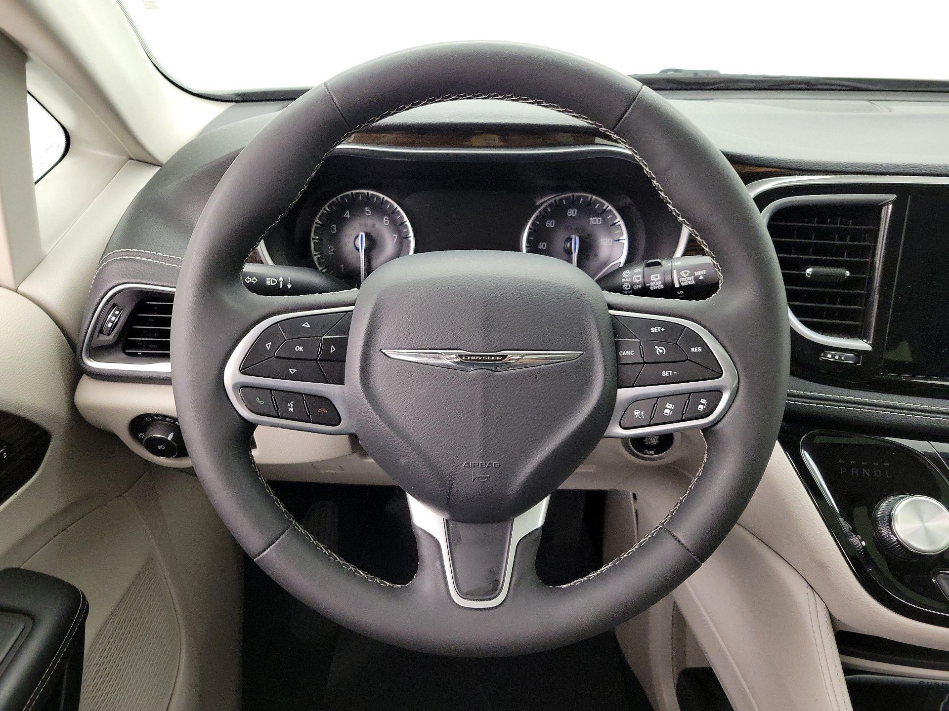 Thumbnail: 2024 Chrysler Pacifica - 10