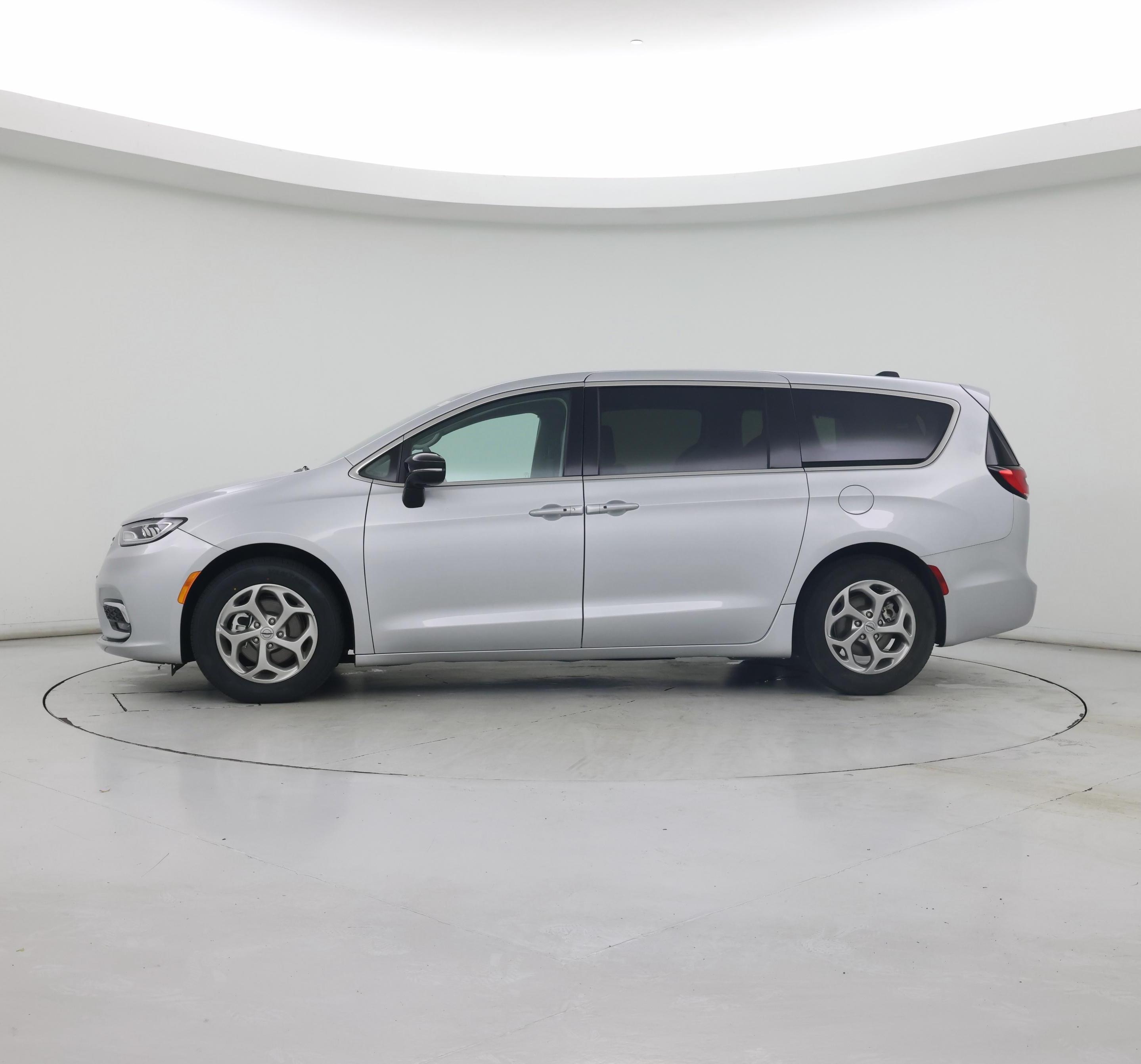 Thumbnail: 2024 Chrysler Pacifica - 3