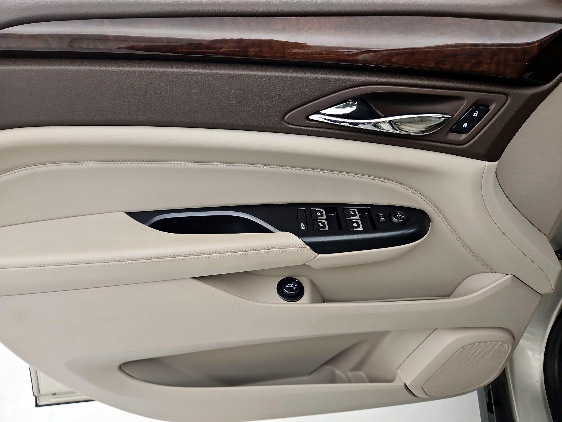 Thumbnail: 2015 Cadillac SRX - 12