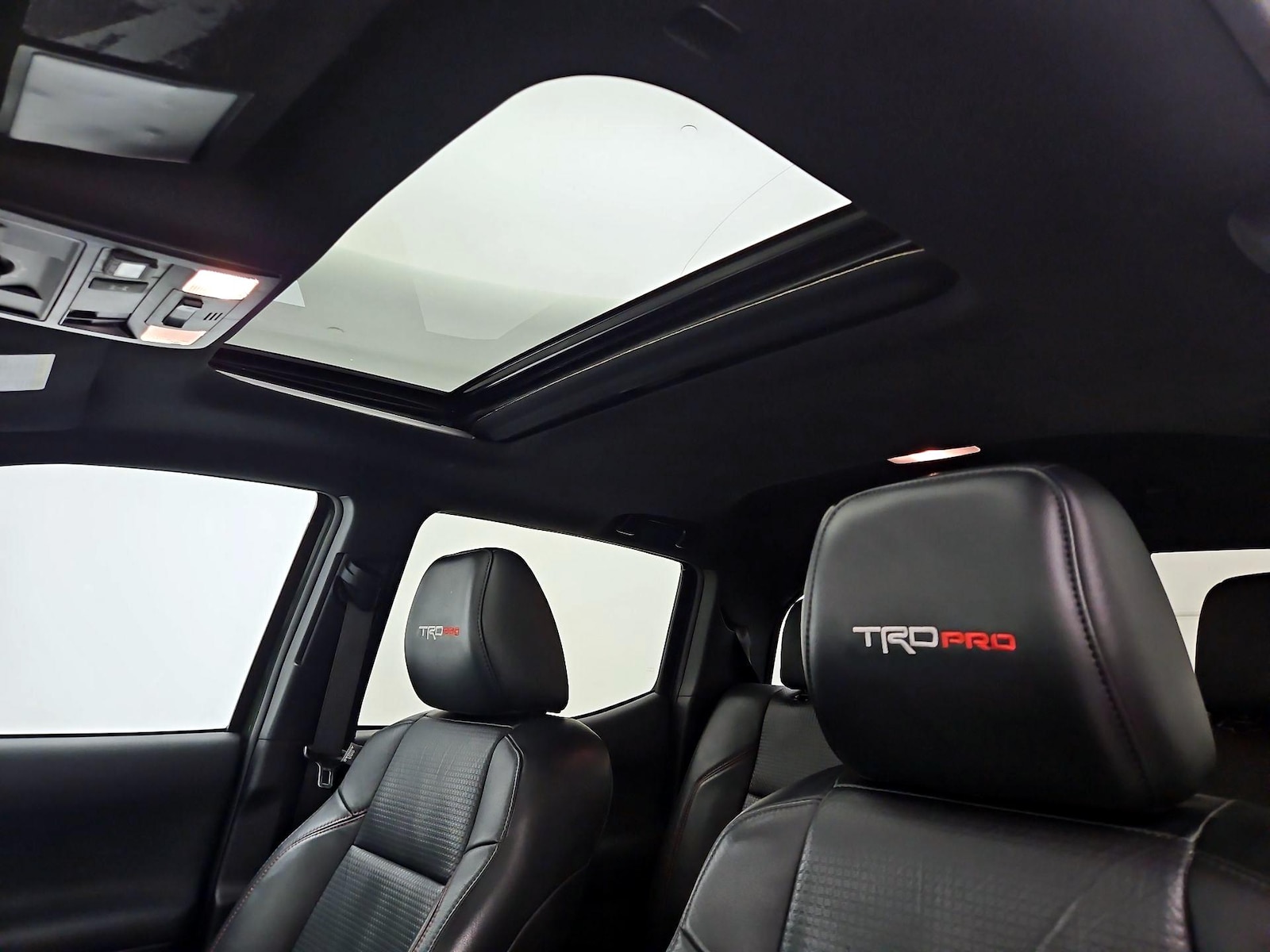 Sunroof(s) & Overhead Airbags
