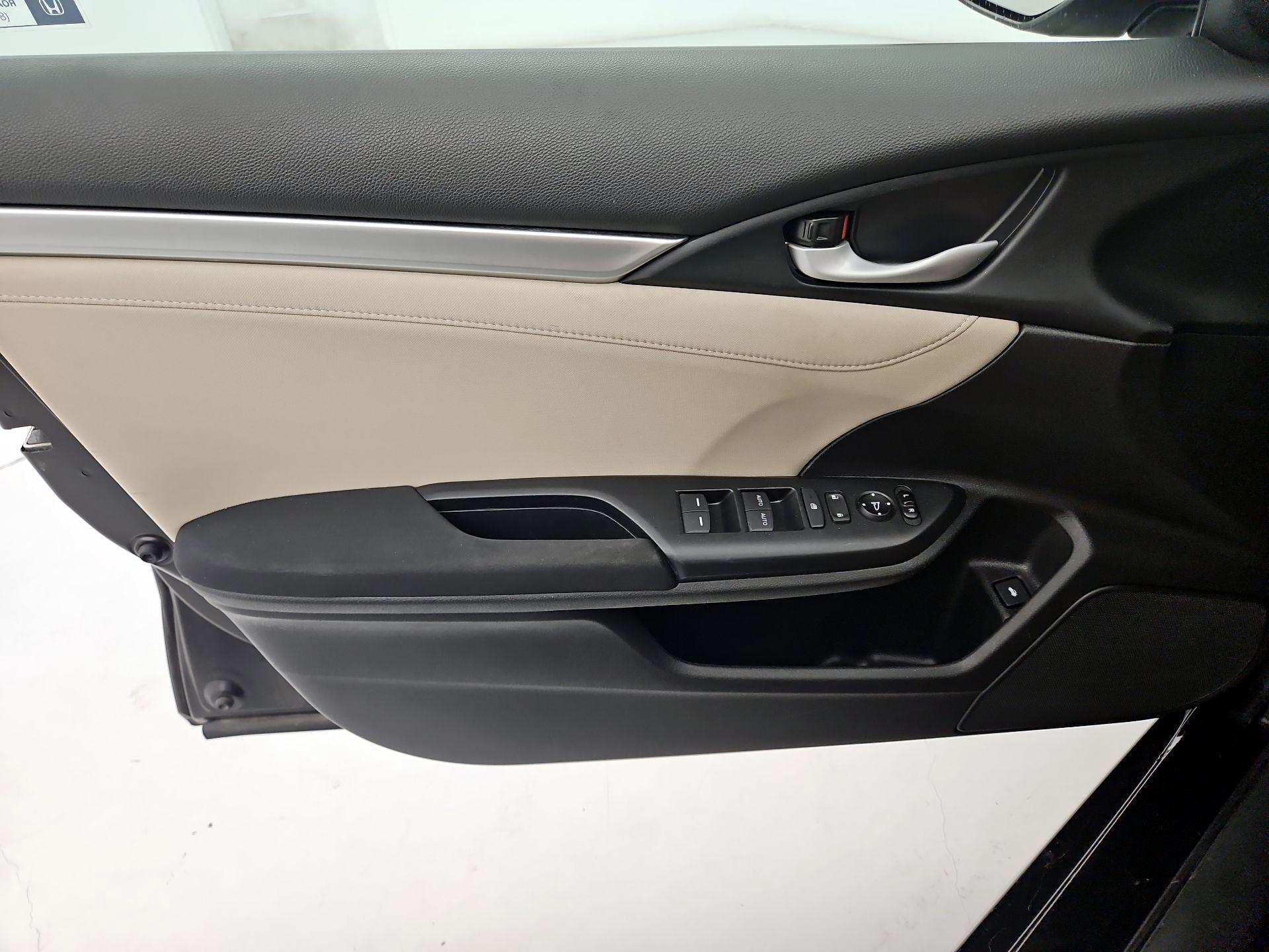 Thumbnail: 2017 Honda Civic - 12