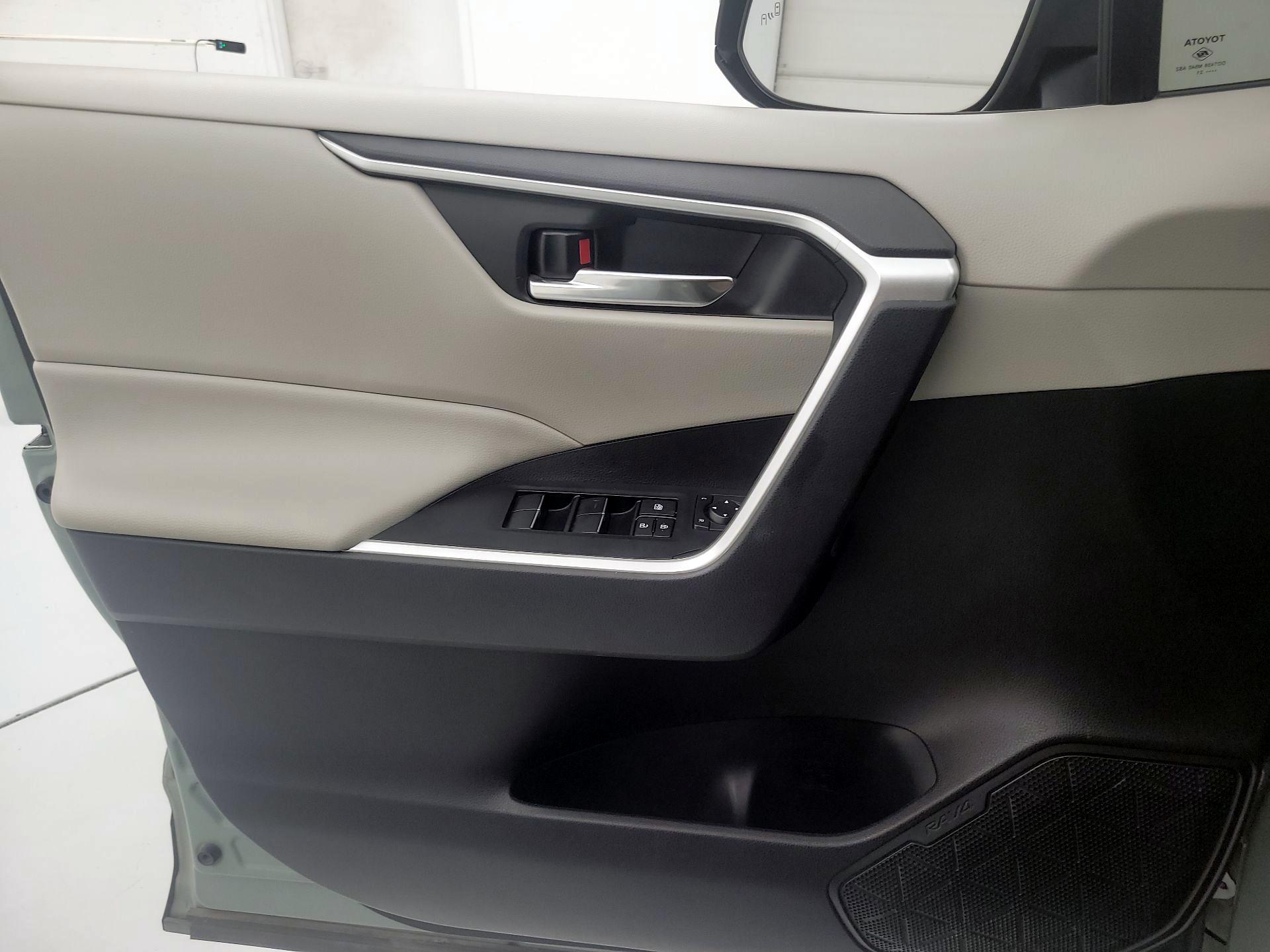 Thumbnail: 2021 Toyota RAV4 - 12