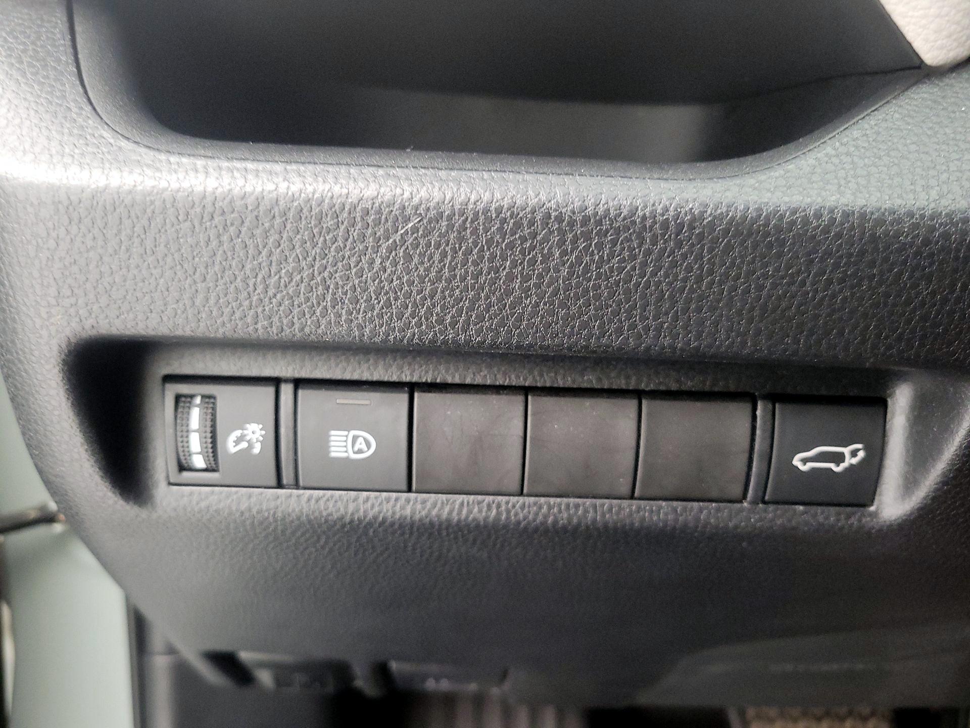 Thumbnail: 2021 Toyota RAV4 - 13