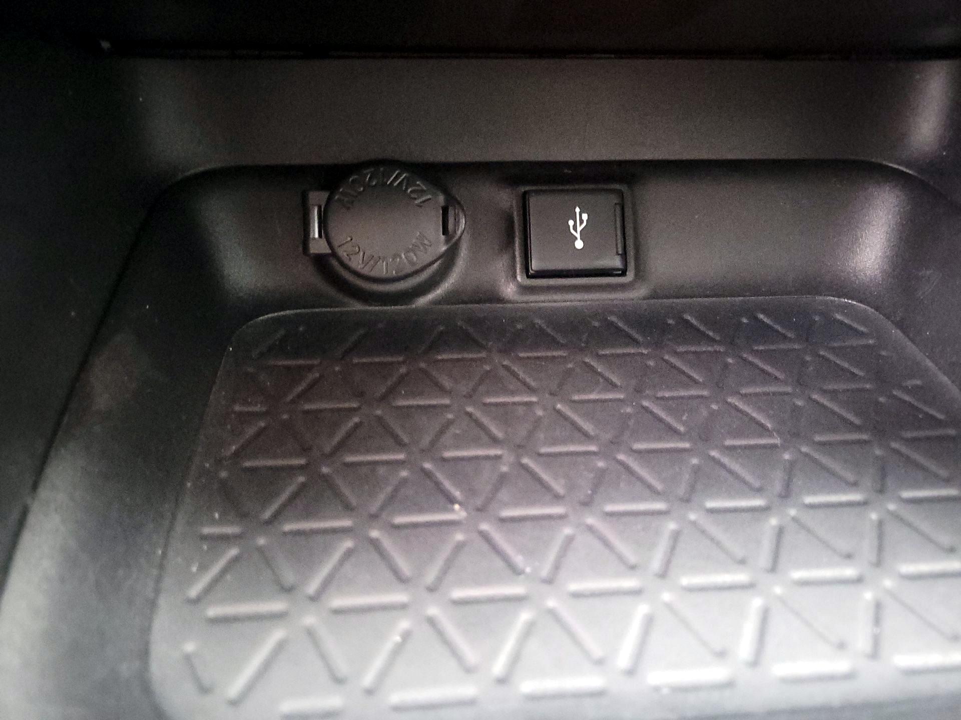 Thumbnail: 2021 Toyota RAV4 - 18