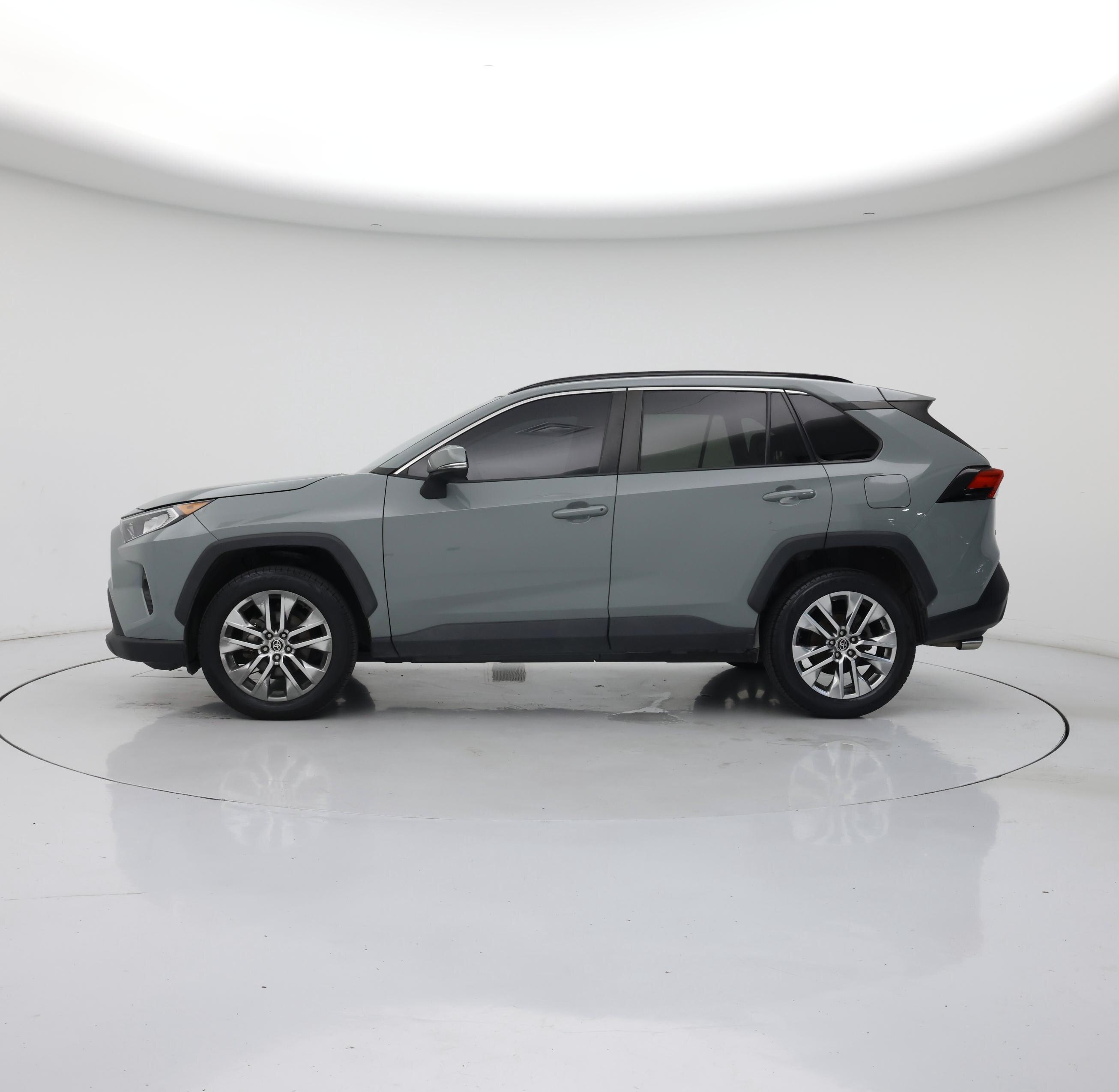 Thumbnail: 2021 Toyota RAV4 - 3