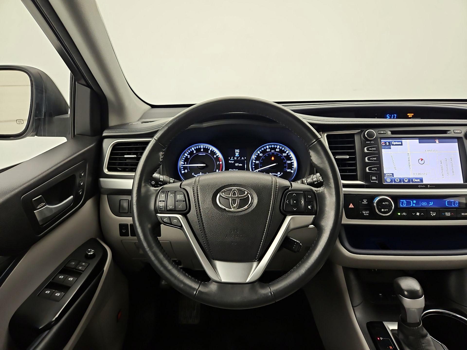 Thumbnail: 2015 Toyota Highlander - 10