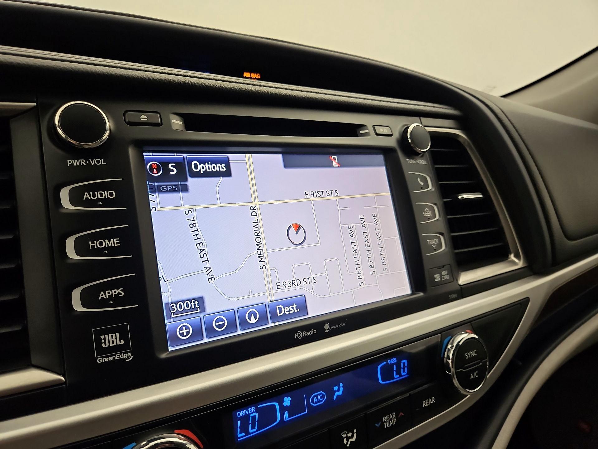 Thumbnail: 2015 Toyota Highlander - 14