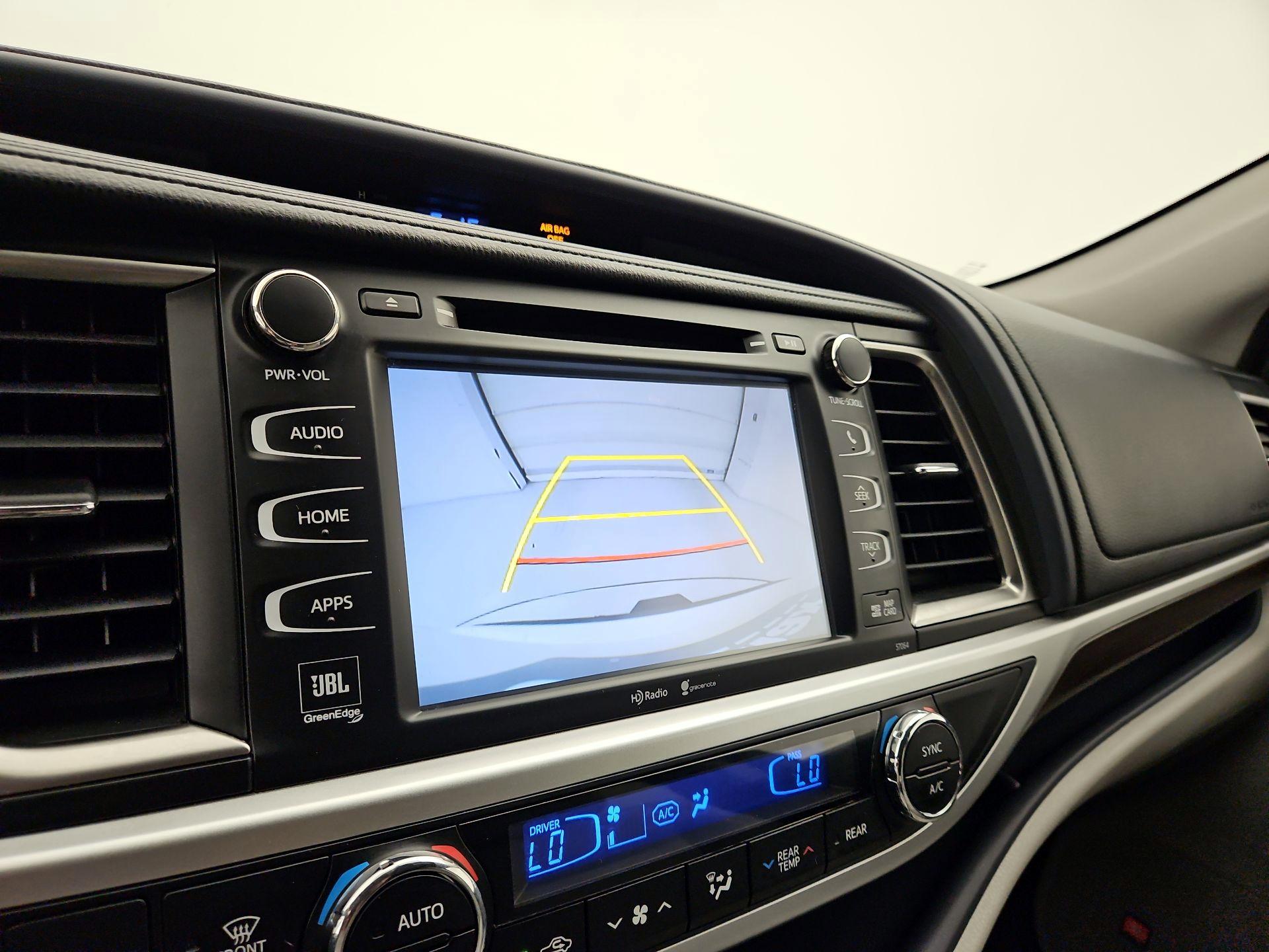 Thumbnail: 2015 Toyota Highlander - 15