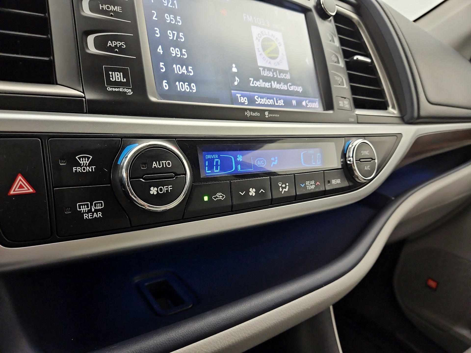Thumbnail: 2015 Toyota Highlander - 17