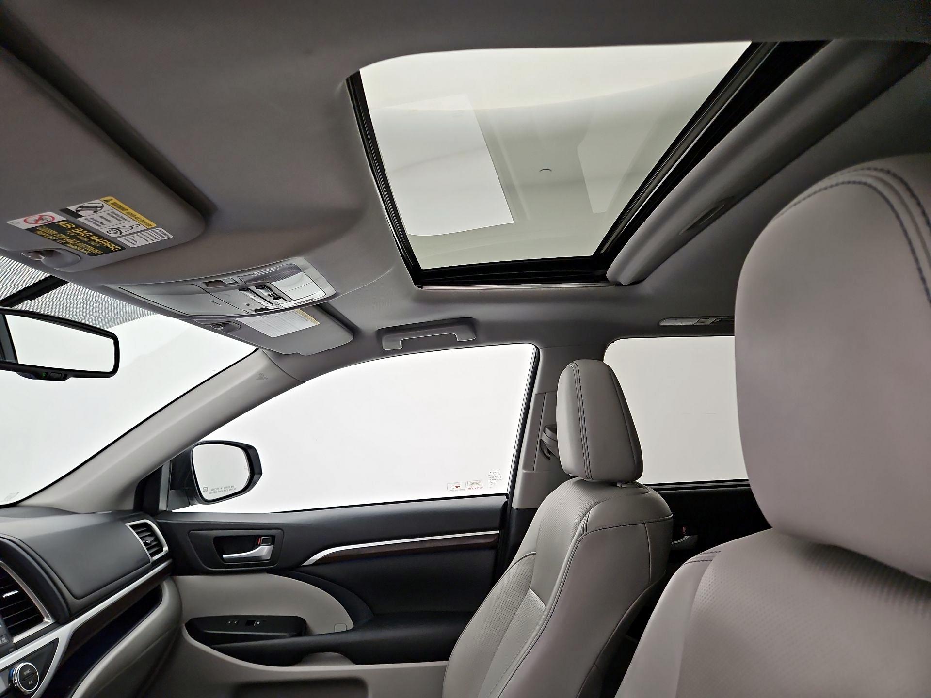 Thumbnail: 2015 Toyota Highlander - 20