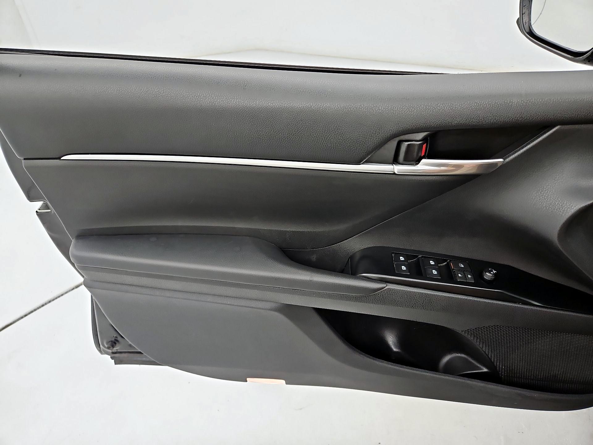 Thumbnail: 2019 Toyota Camry - 12