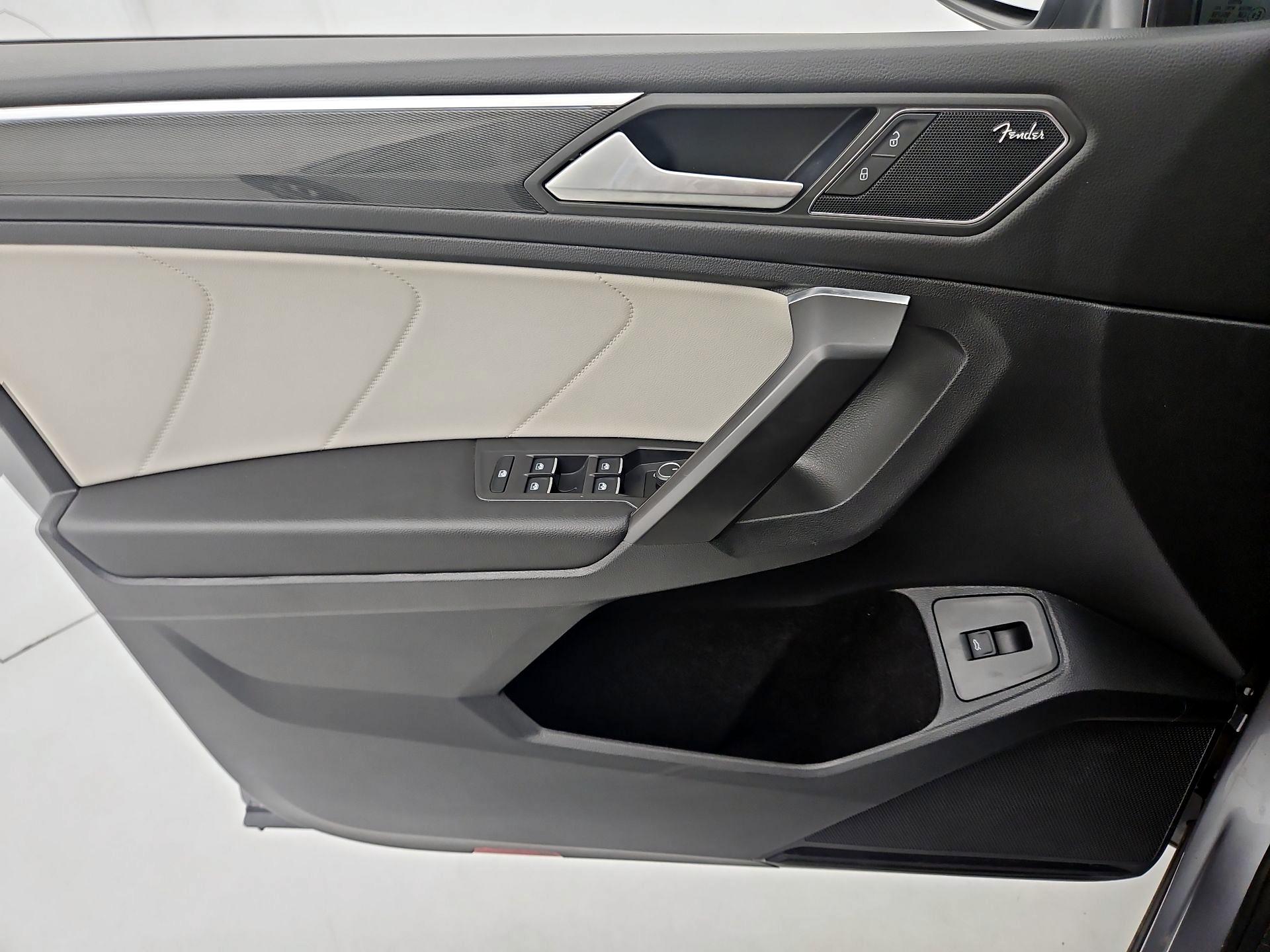 Thumbnail: 2021 Volkswagen Tiguan - 12
