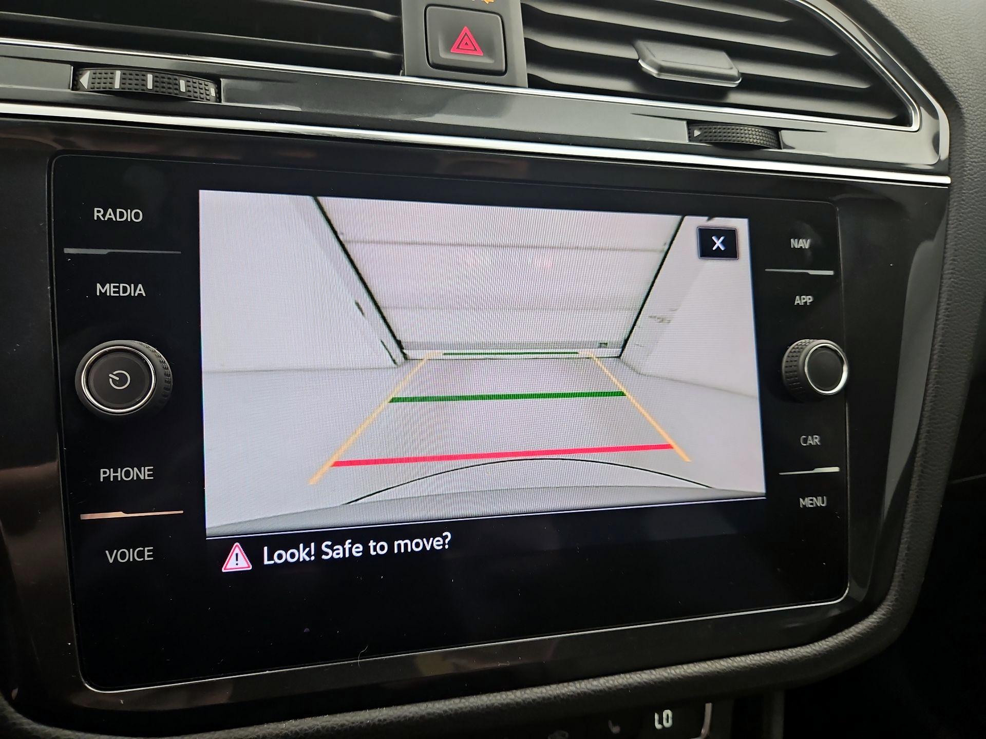 Thumbnail: 2021 Volkswagen Tiguan - 15