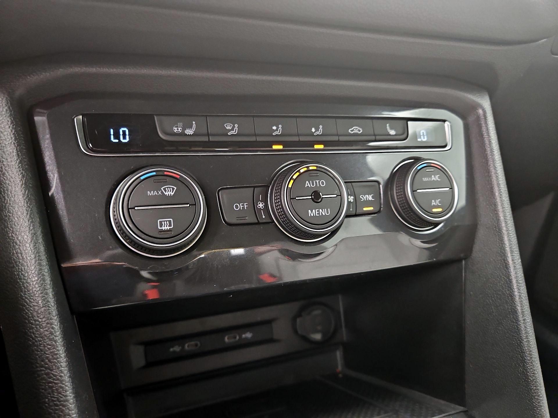 Thumbnail: 2021 Volkswagen Tiguan - 17