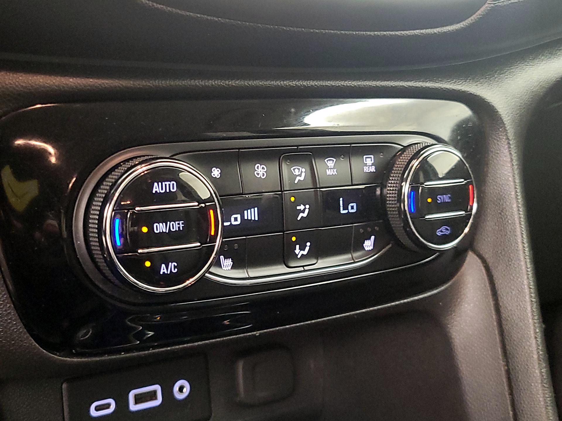 Thumbnail: 2020 Buick Encore GX - 16
