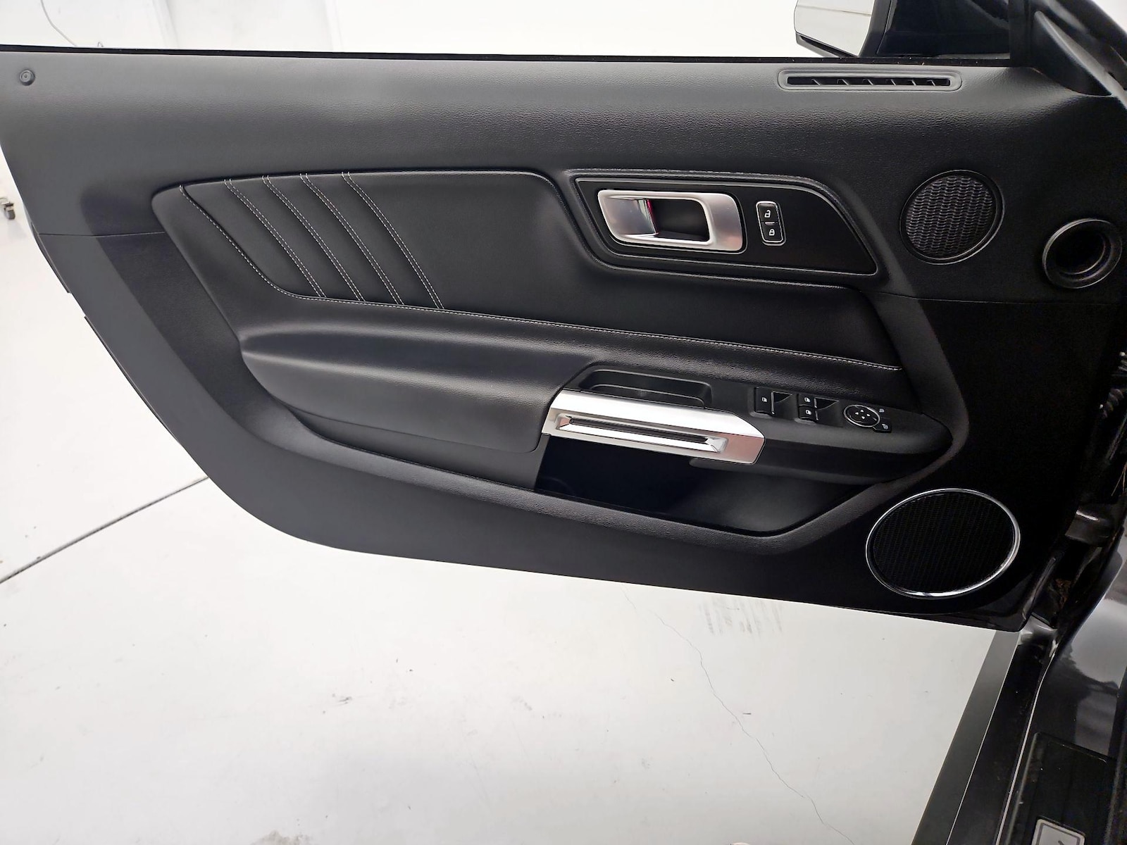 2022 Ford Mustang EcoBoost Premium - Photo 13