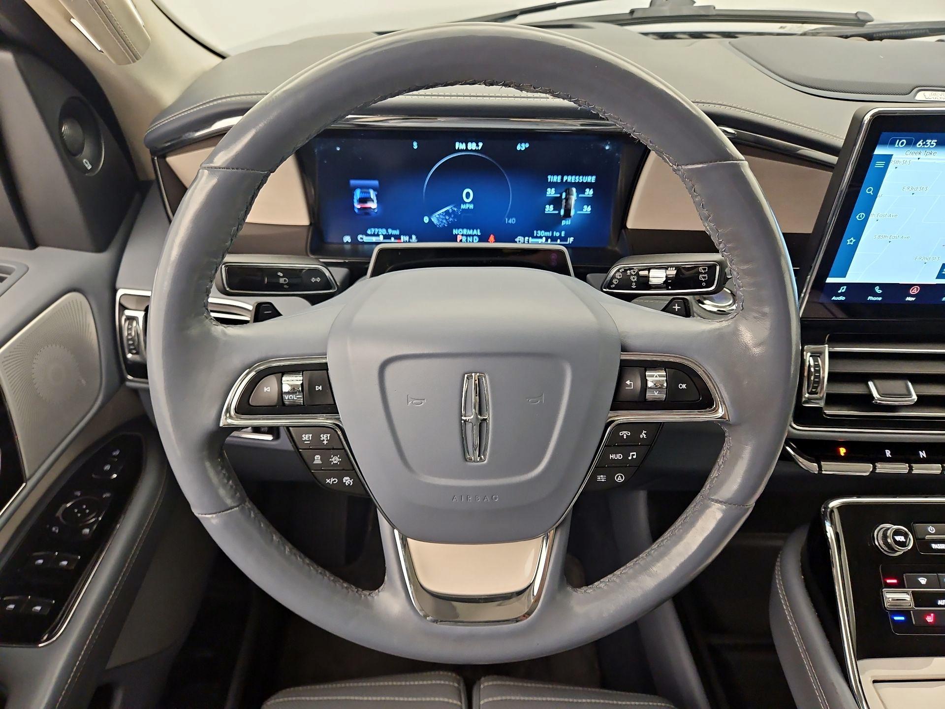 Thumbnail: 2022 Lincoln Navigator - 10