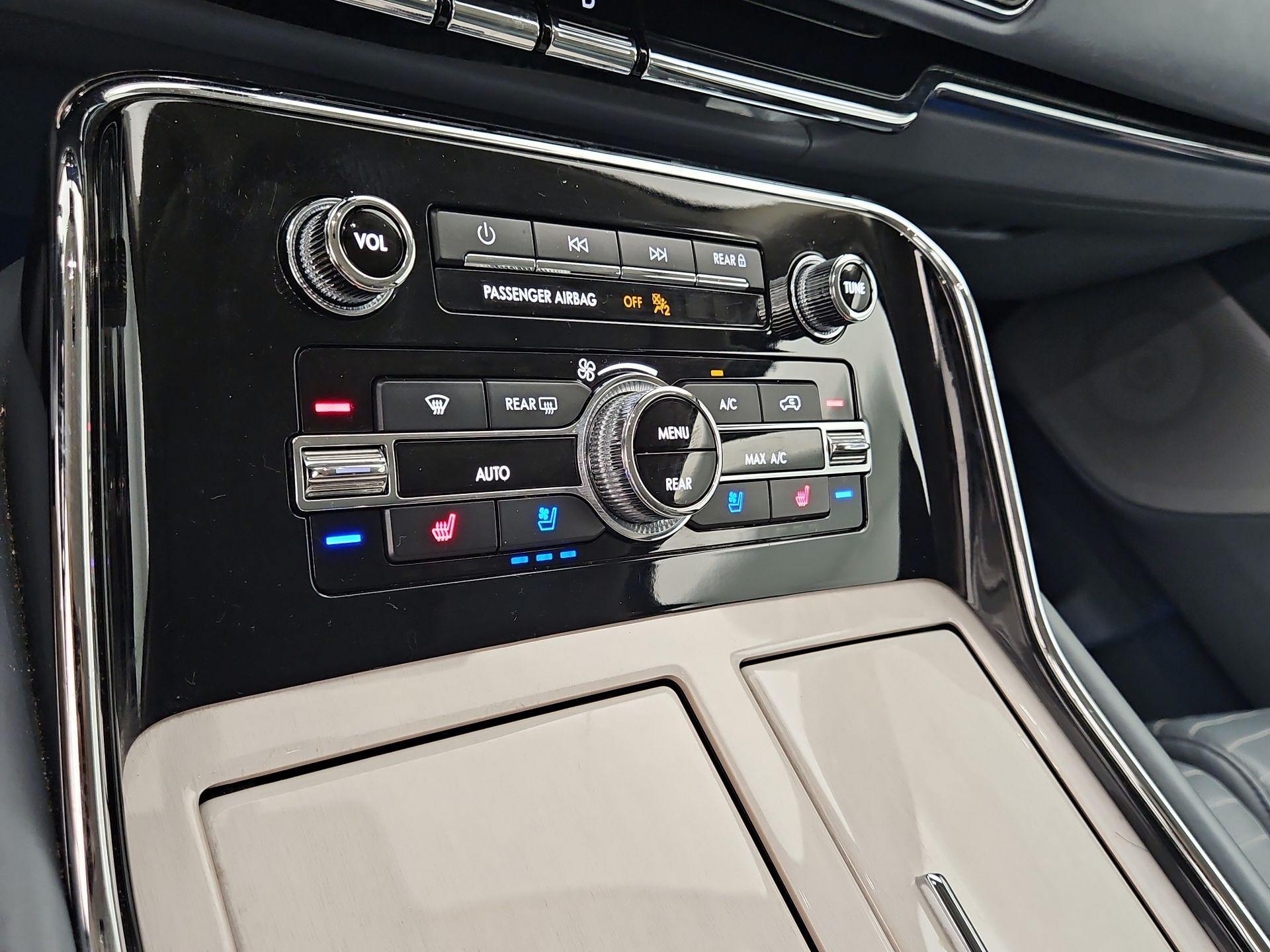 Thumbnail: 2022 Lincoln Navigator - 17