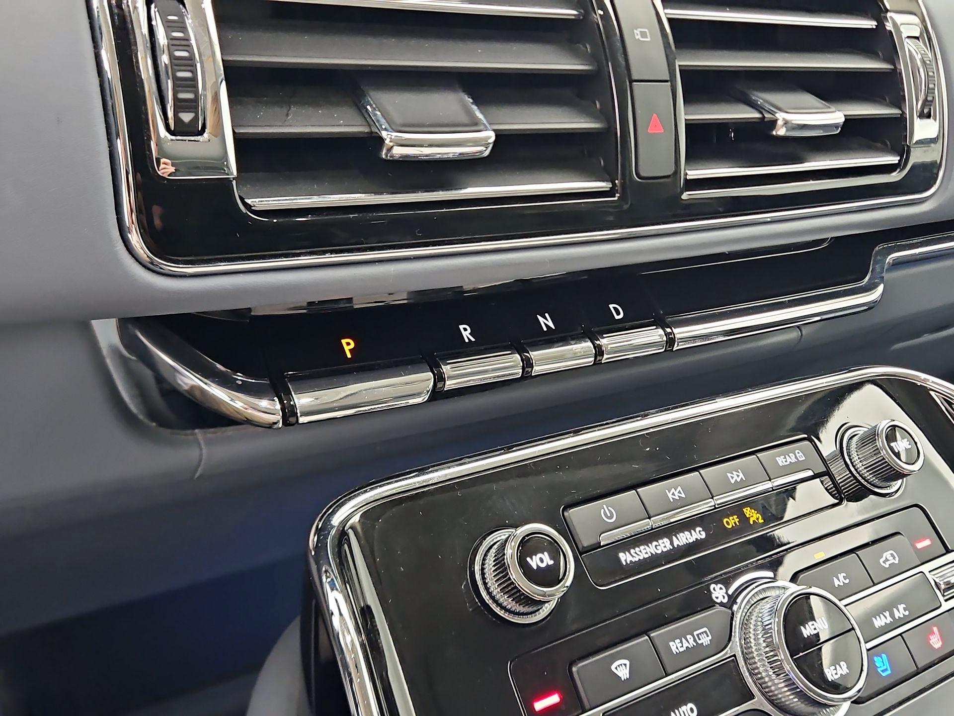 Thumbnail: 2022 Lincoln Navigator - 18