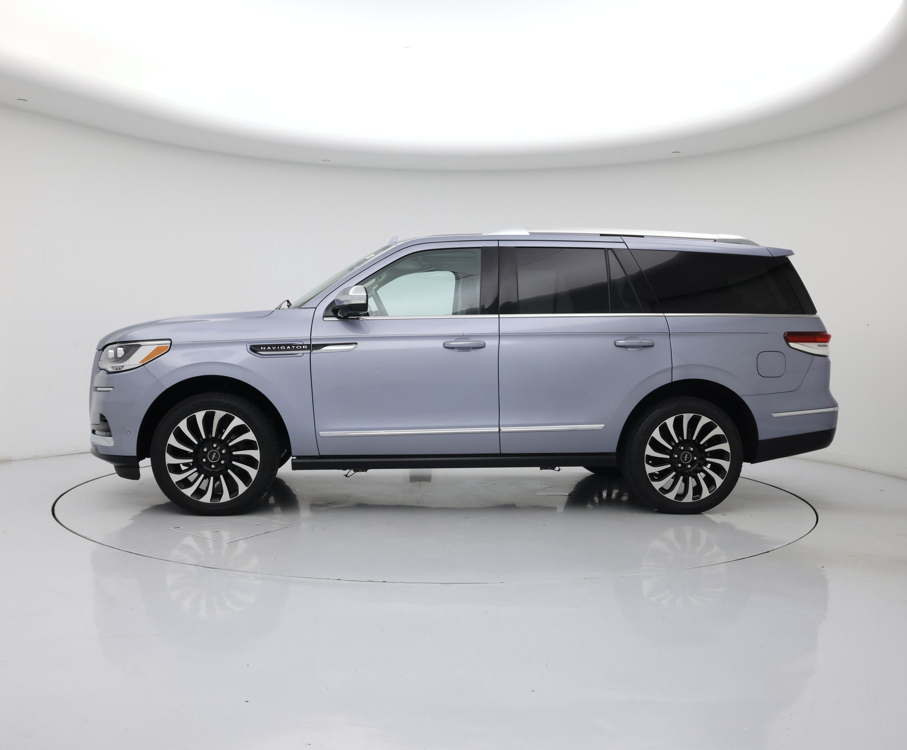 Thumbnail: 2022 Lincoln Navigator - 3
