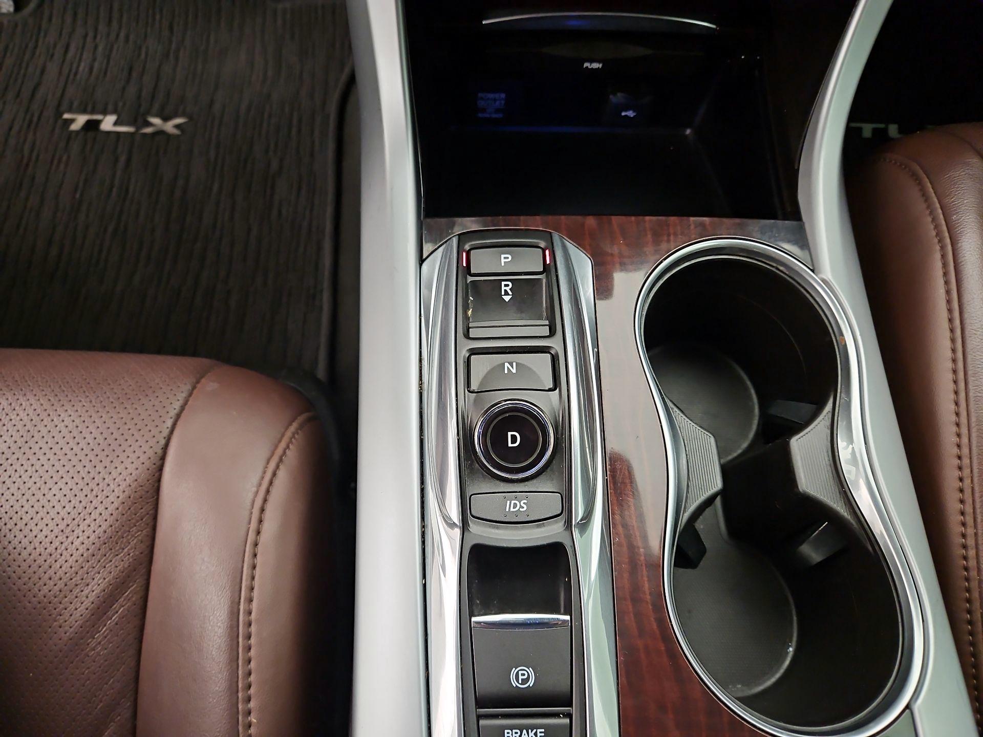Thumbnail: 2017 Acura TLX - 18