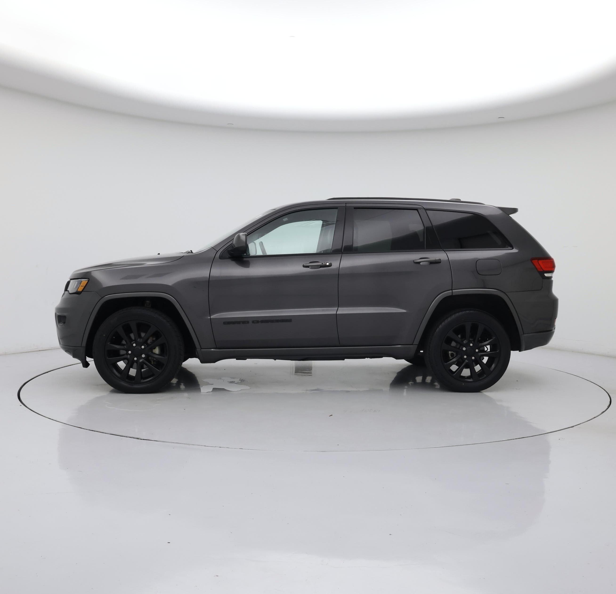 Thumbnail: 2018 Jeep Grand Cherokee - 3