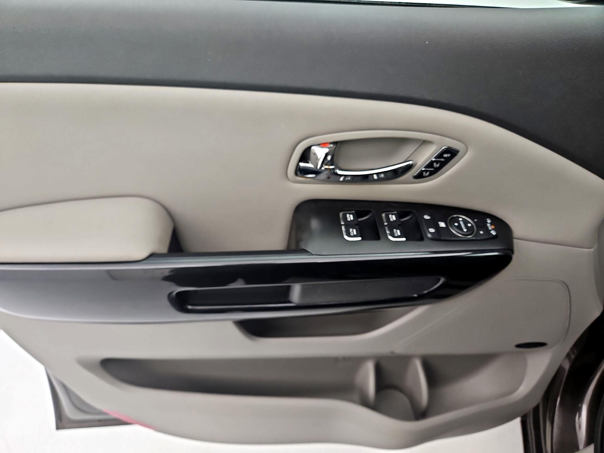 Thumbnail: 2018 Kia Sedona - 12