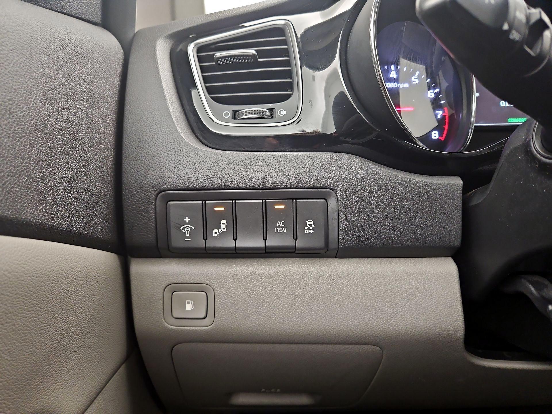 Thumbnail: 2018 Kia Sedona - 13
