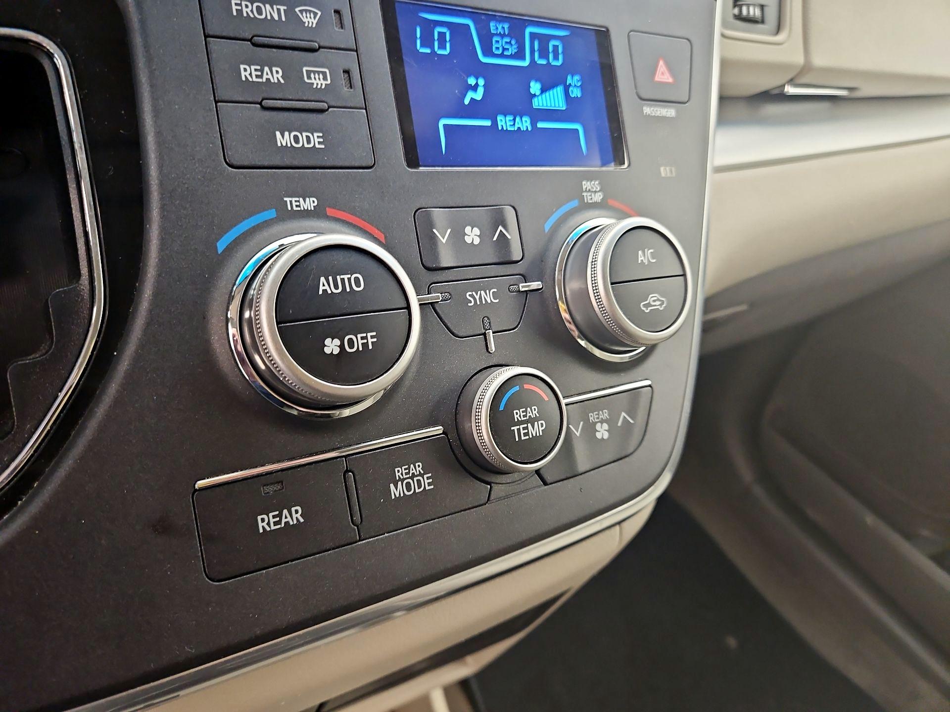 Thumbnail: 2017 Toyota Sienna - 16