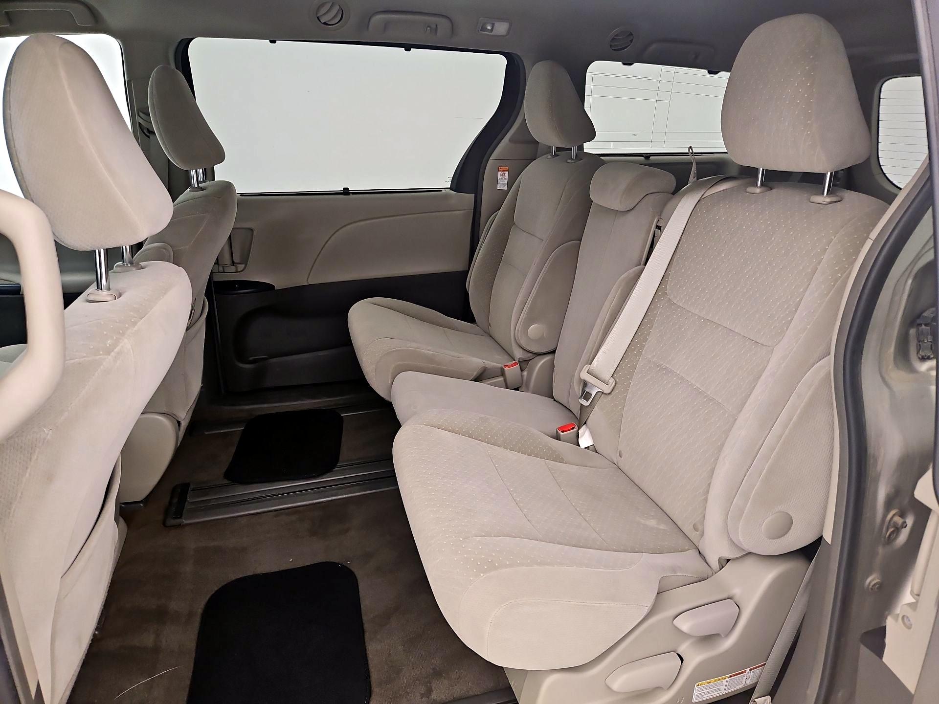Thumbnail: 2017 Toyota Sienna - 19