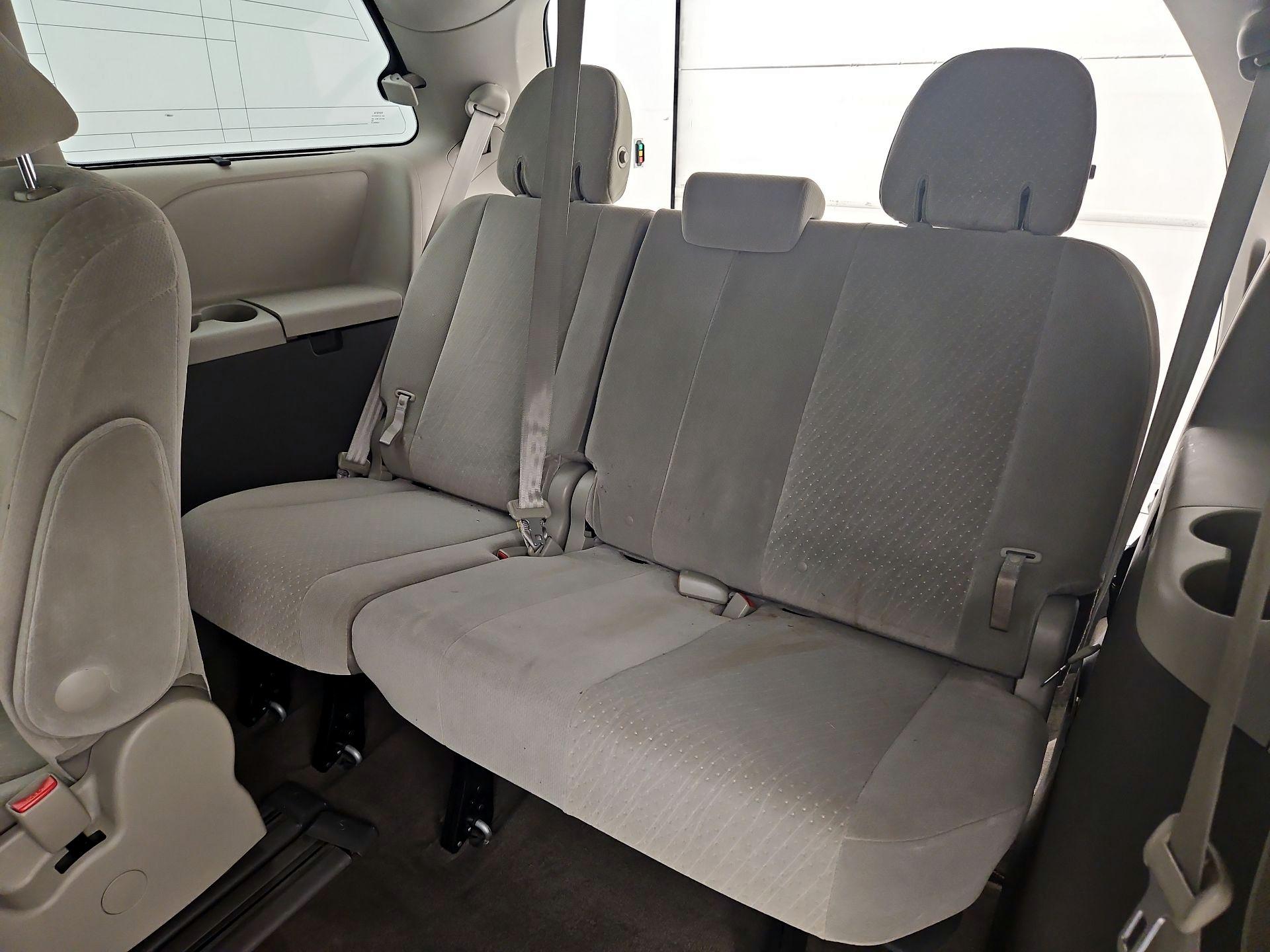 Thumbnail: 2017 Toyota Sienna - 20