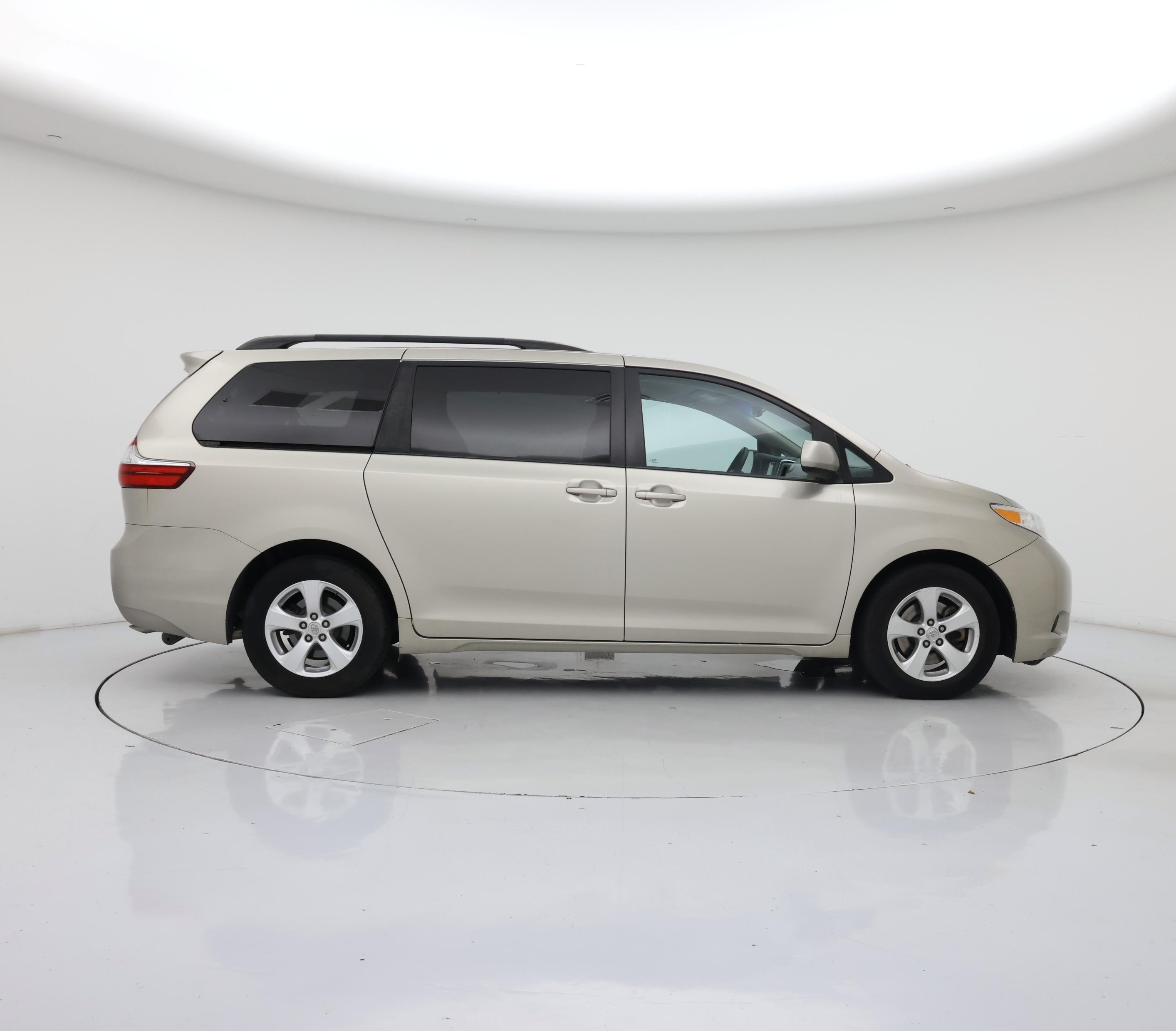 Thumbnail: 2017 Toyota Sienna - 7