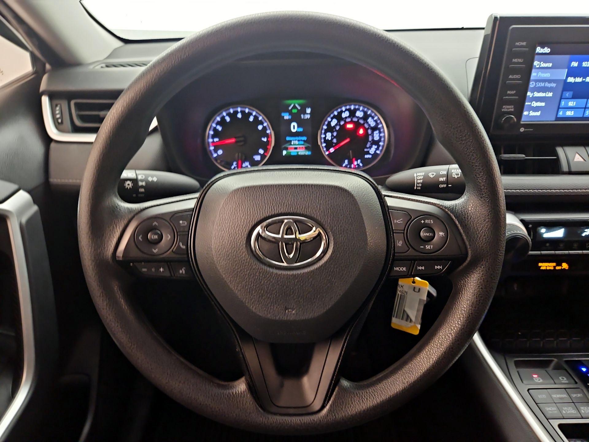 Thumbnail: 2021 Toyota RAV4 - 10