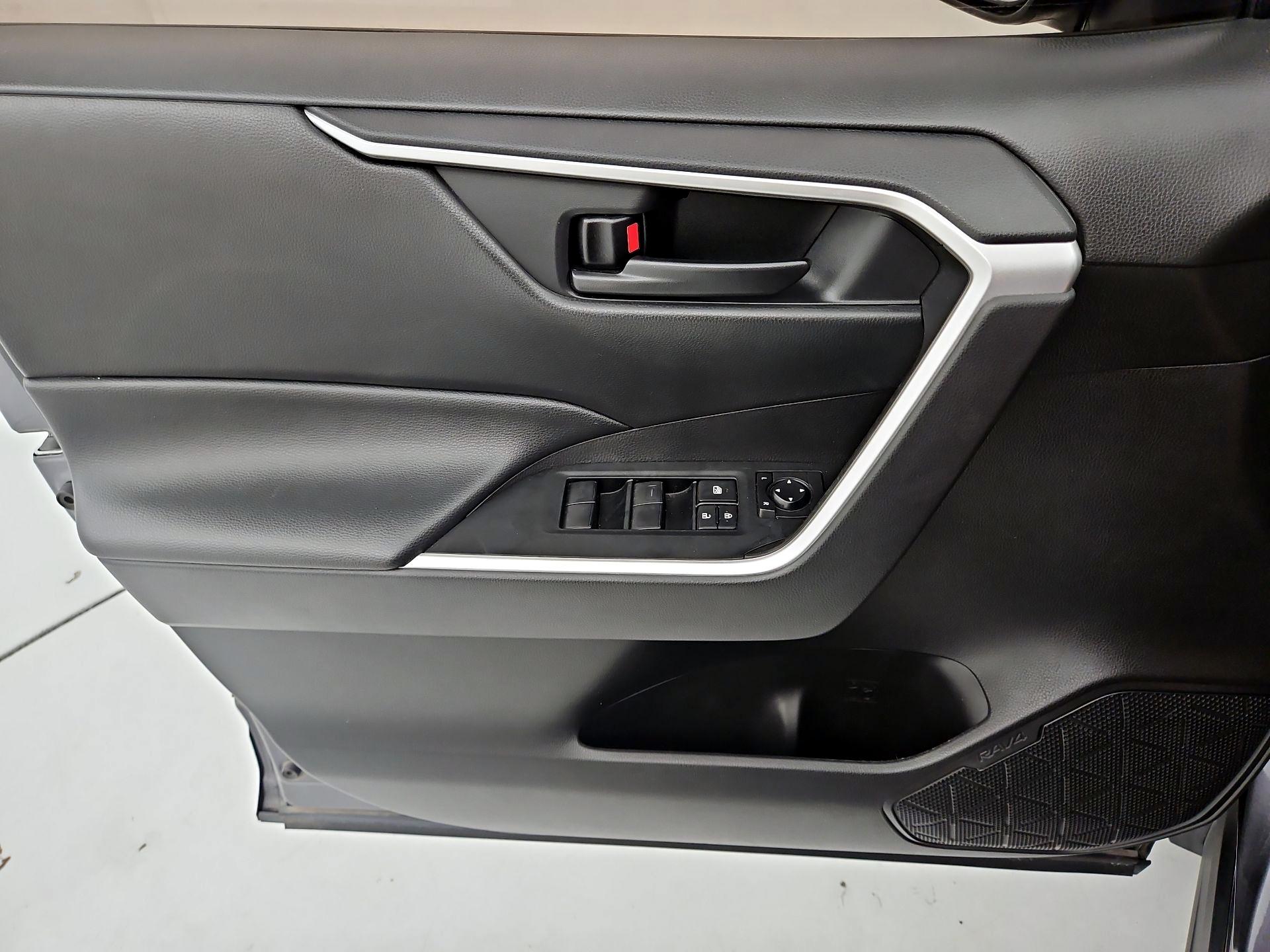 Thumbnail: 2021 Toyota RAV4 - 12