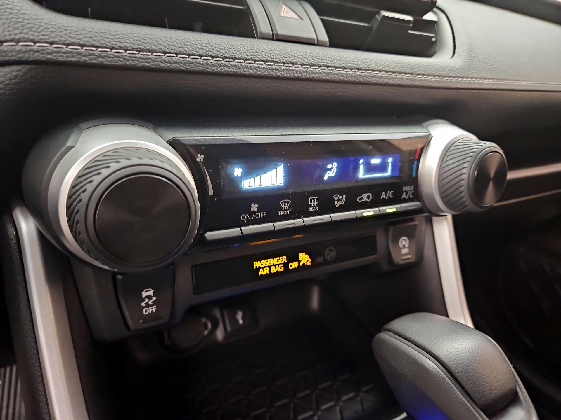 Thumbnail: 2021 Toyota RAV4 - 16