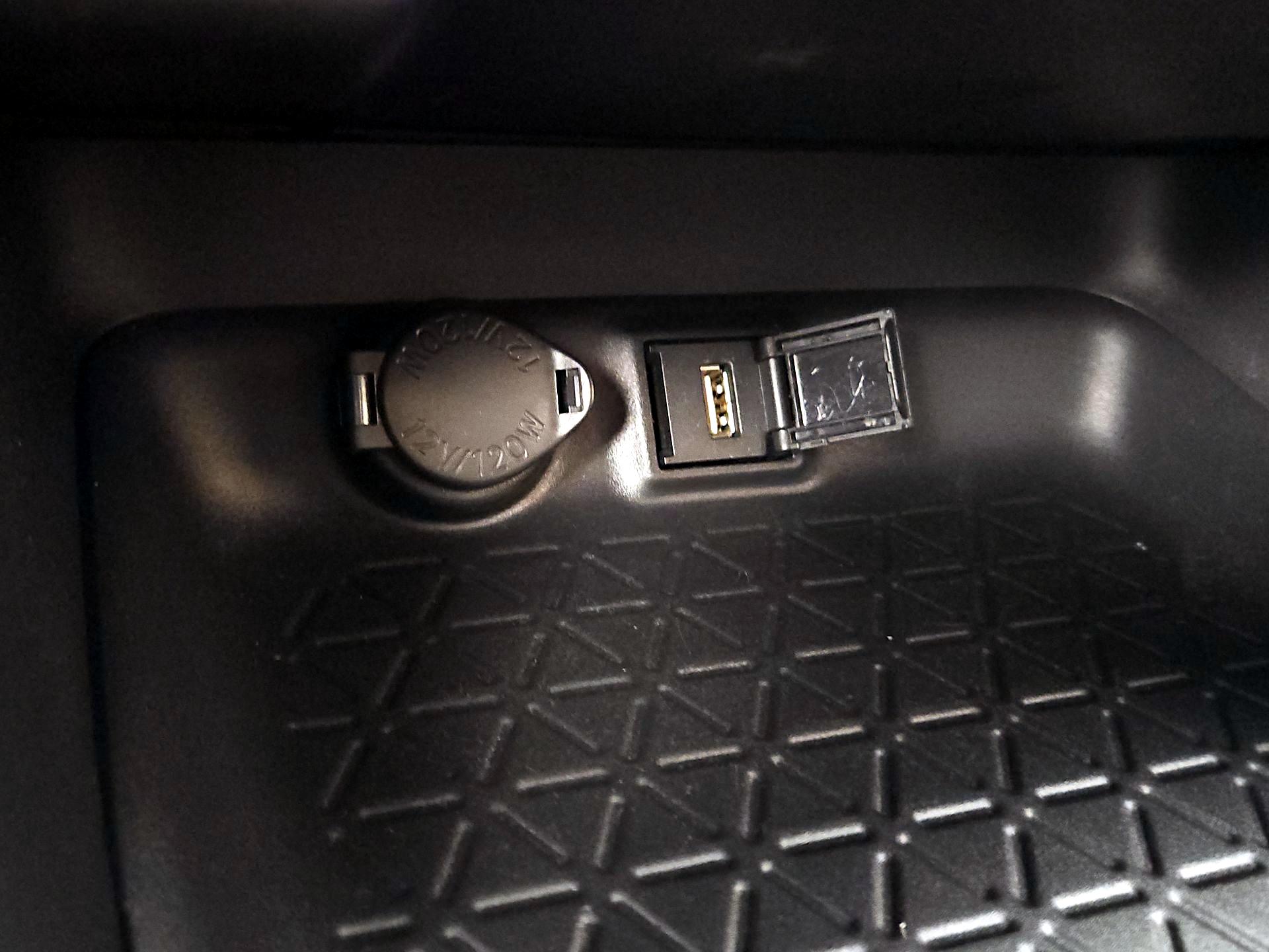 Thumbnail: 2021 Toyota RAV4 - 18
