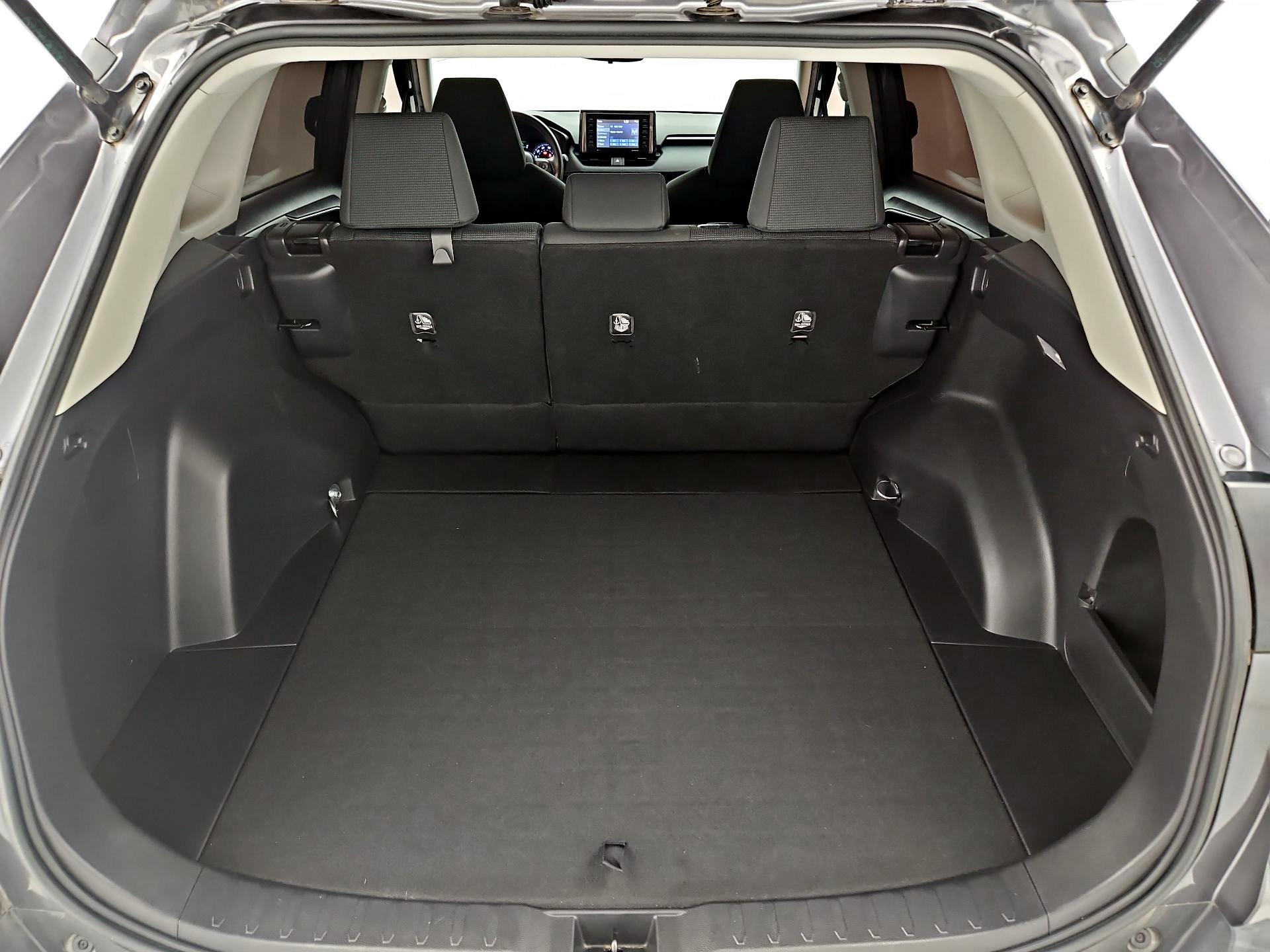 Thumbnail: 2021 Toyota RAV4 - 20