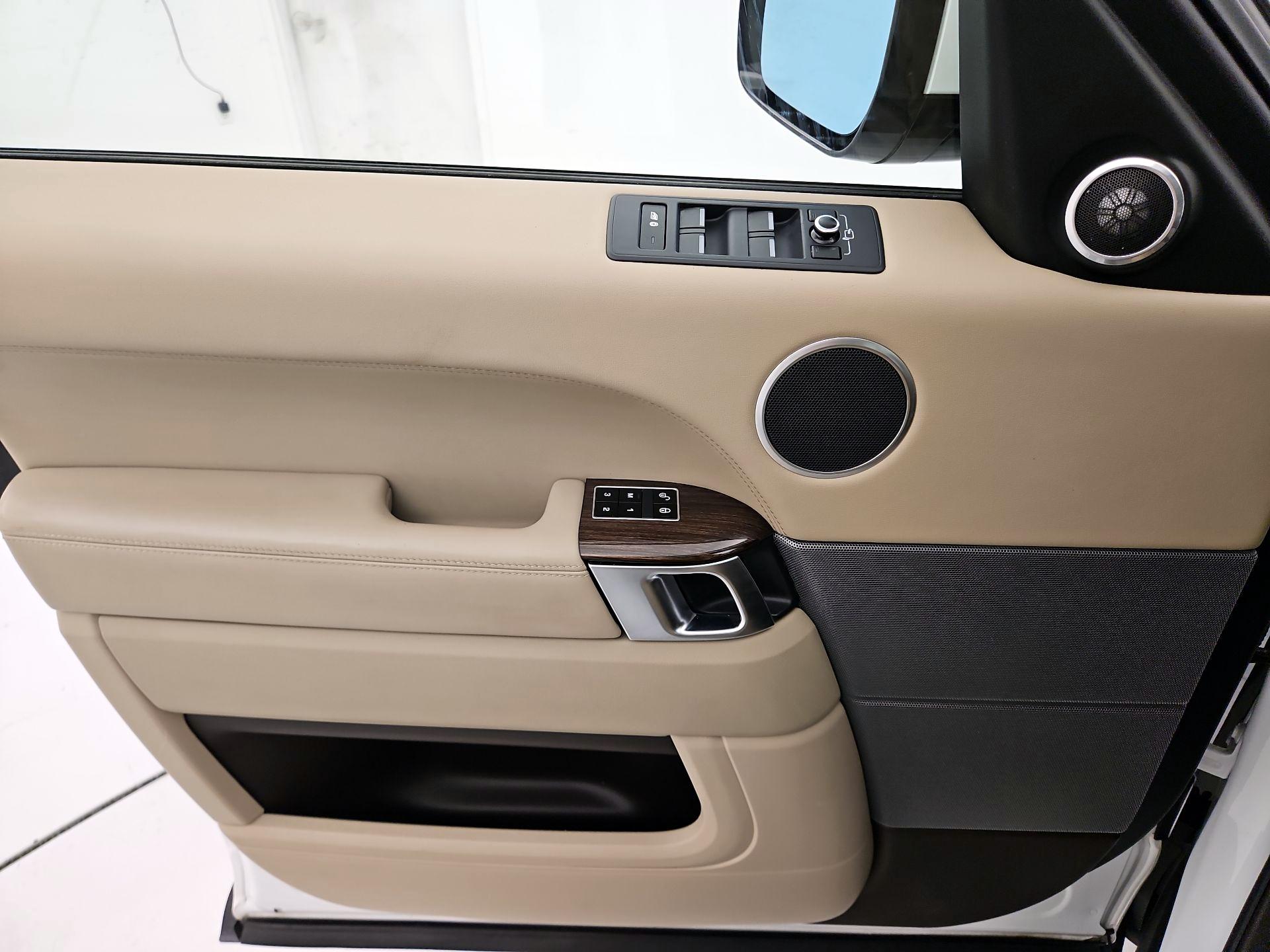 Thumbnail: 2015 Land Rover Range Rover Sport - 12