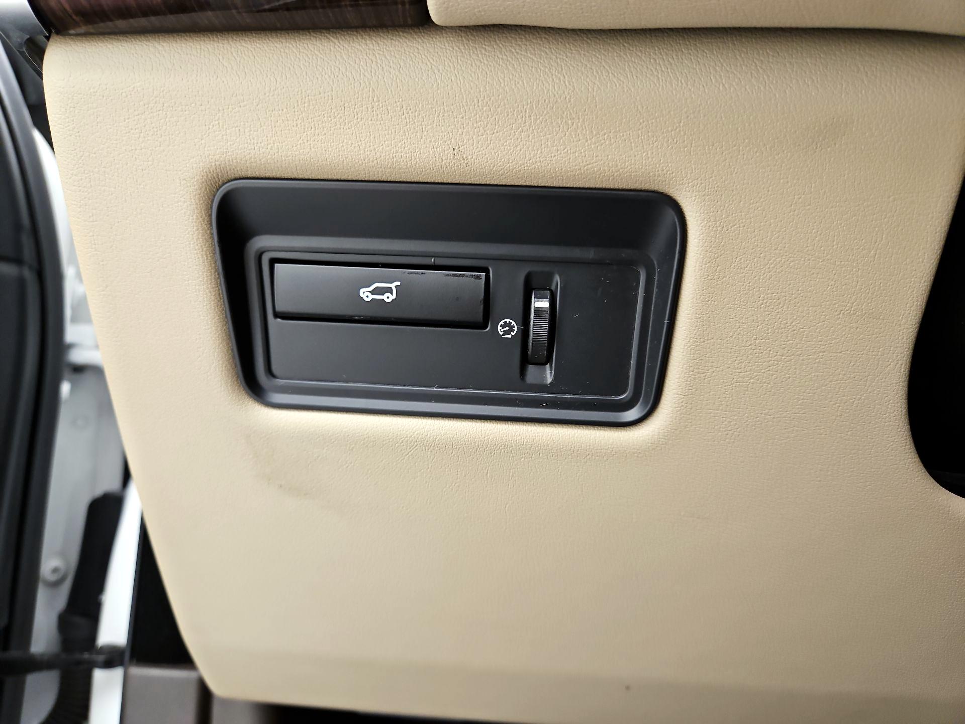 Thumbnail: 2015 Land Rover Range Rover Sport - 13