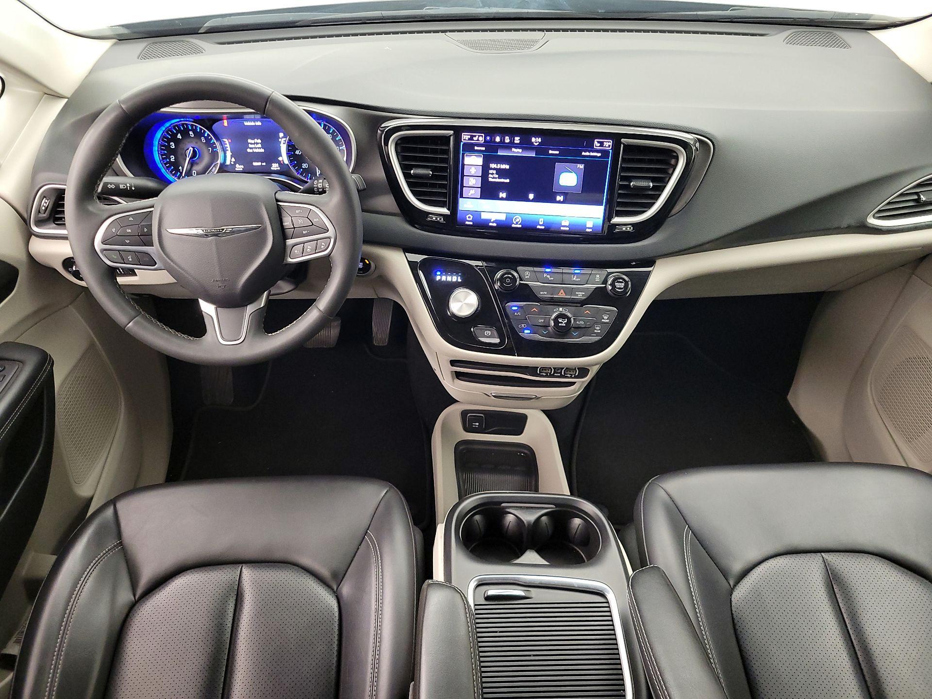 Thumbnail: 2023 Chrysler Pacifica - 9